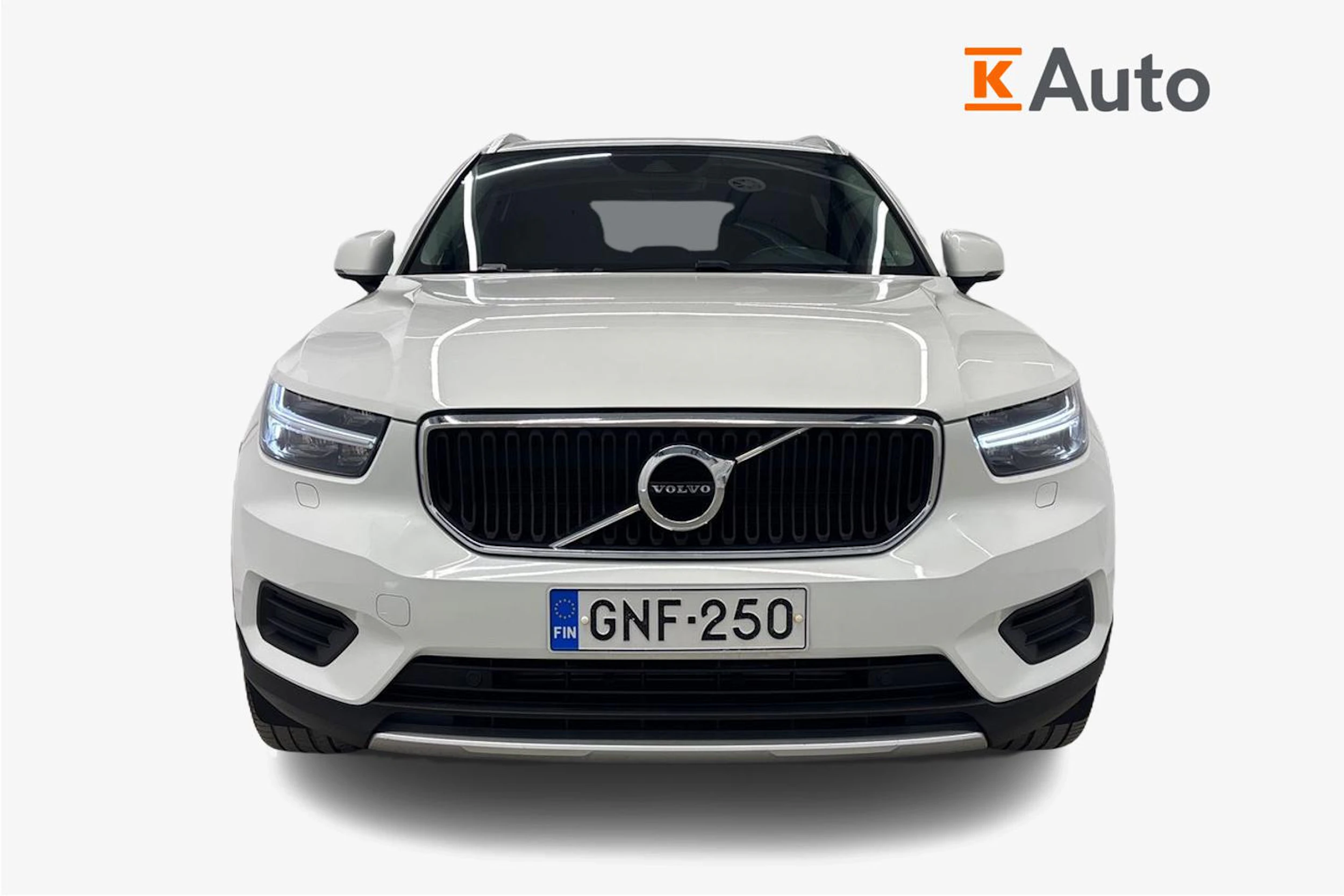 valkoinen Volvo XC40 2019 kuva 5.