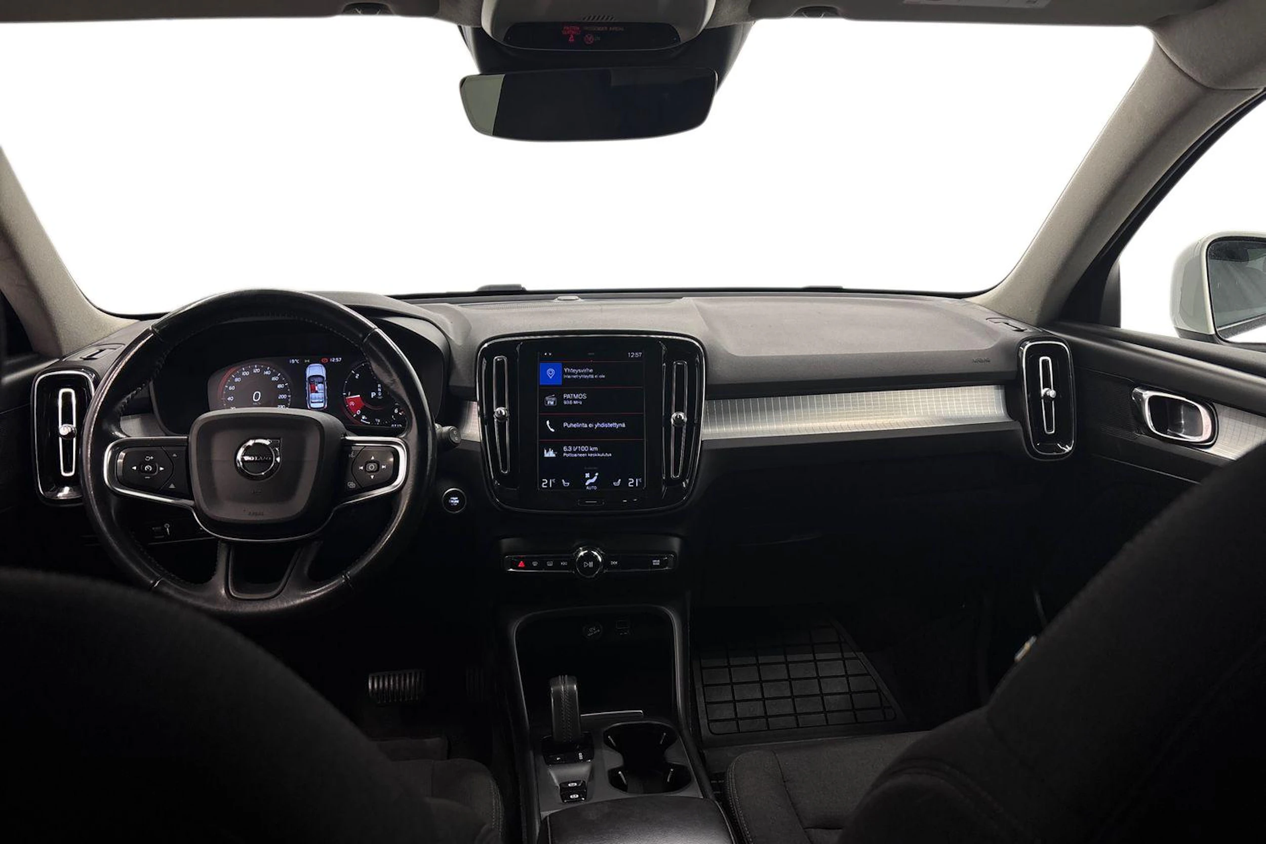 valkoinen Volvo XC40 2019 kuva 9.