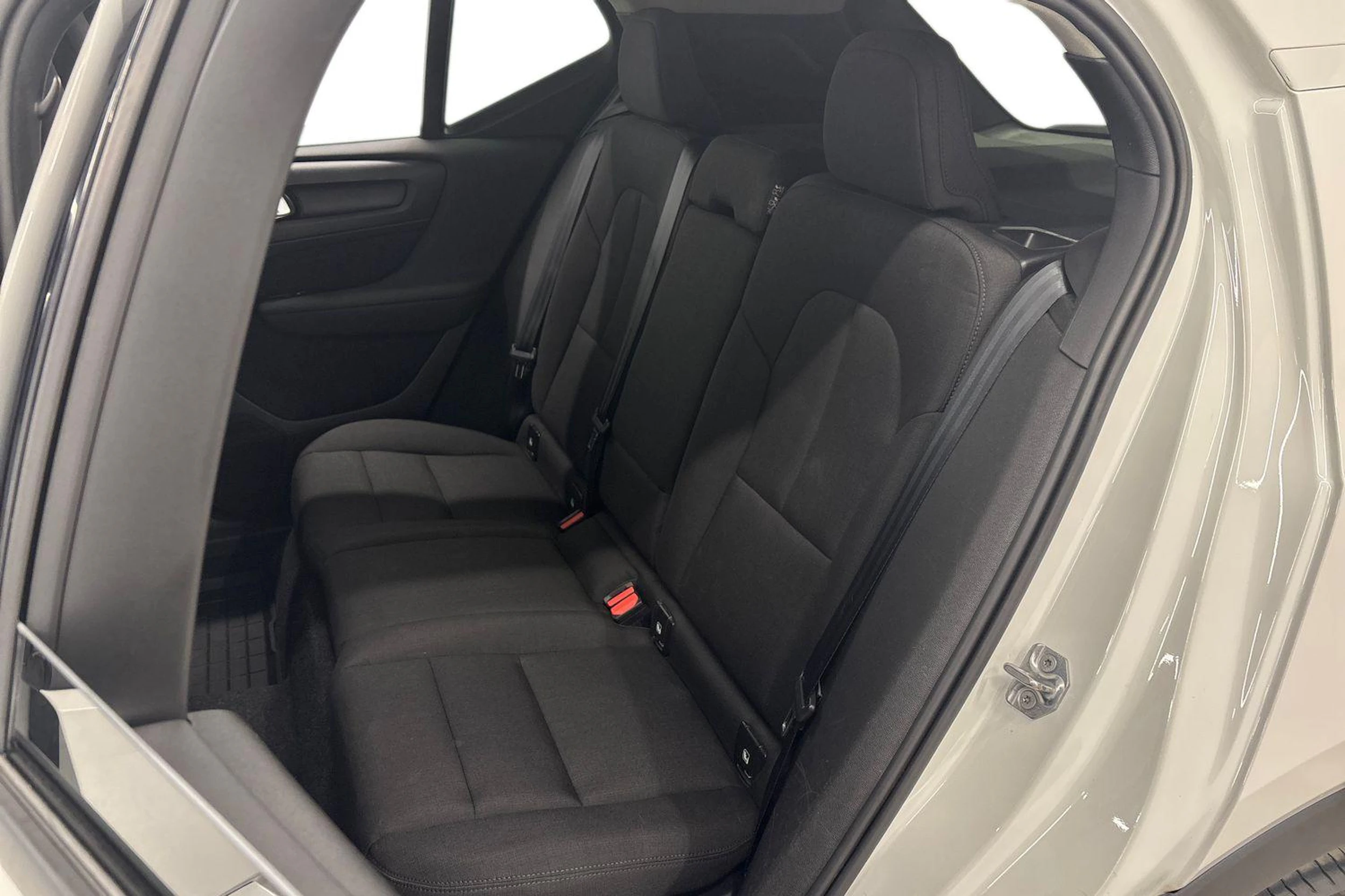 valkoinen Volvo XC40 2019 kuva 11.