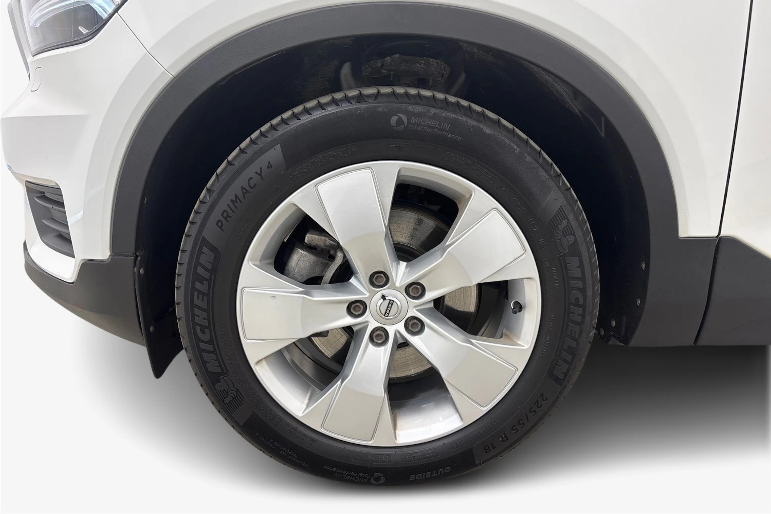 valkoinen Volvo XC40 2019 kuva 12.