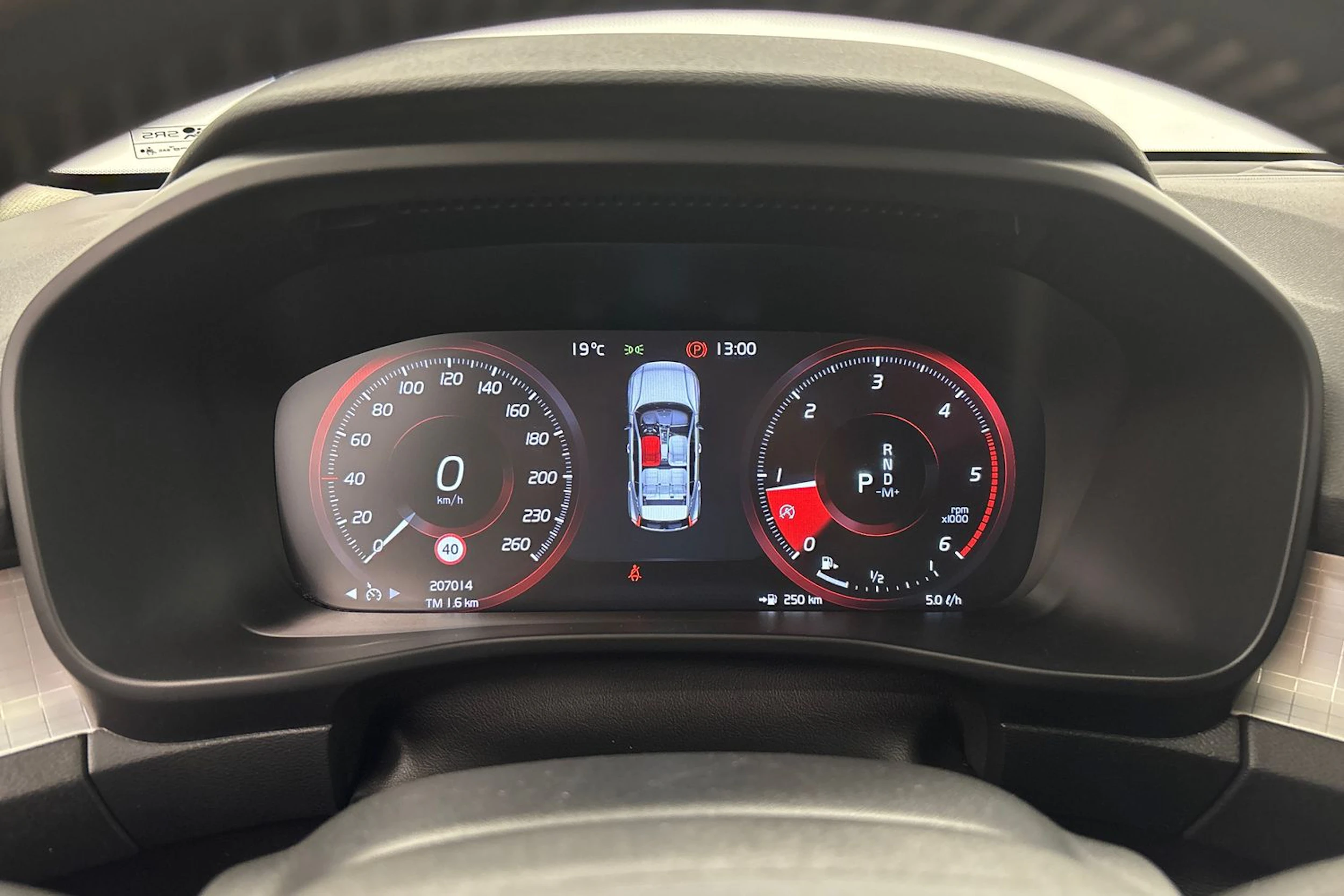 valkoinen Volvo XC40 2019 kuva 15.
