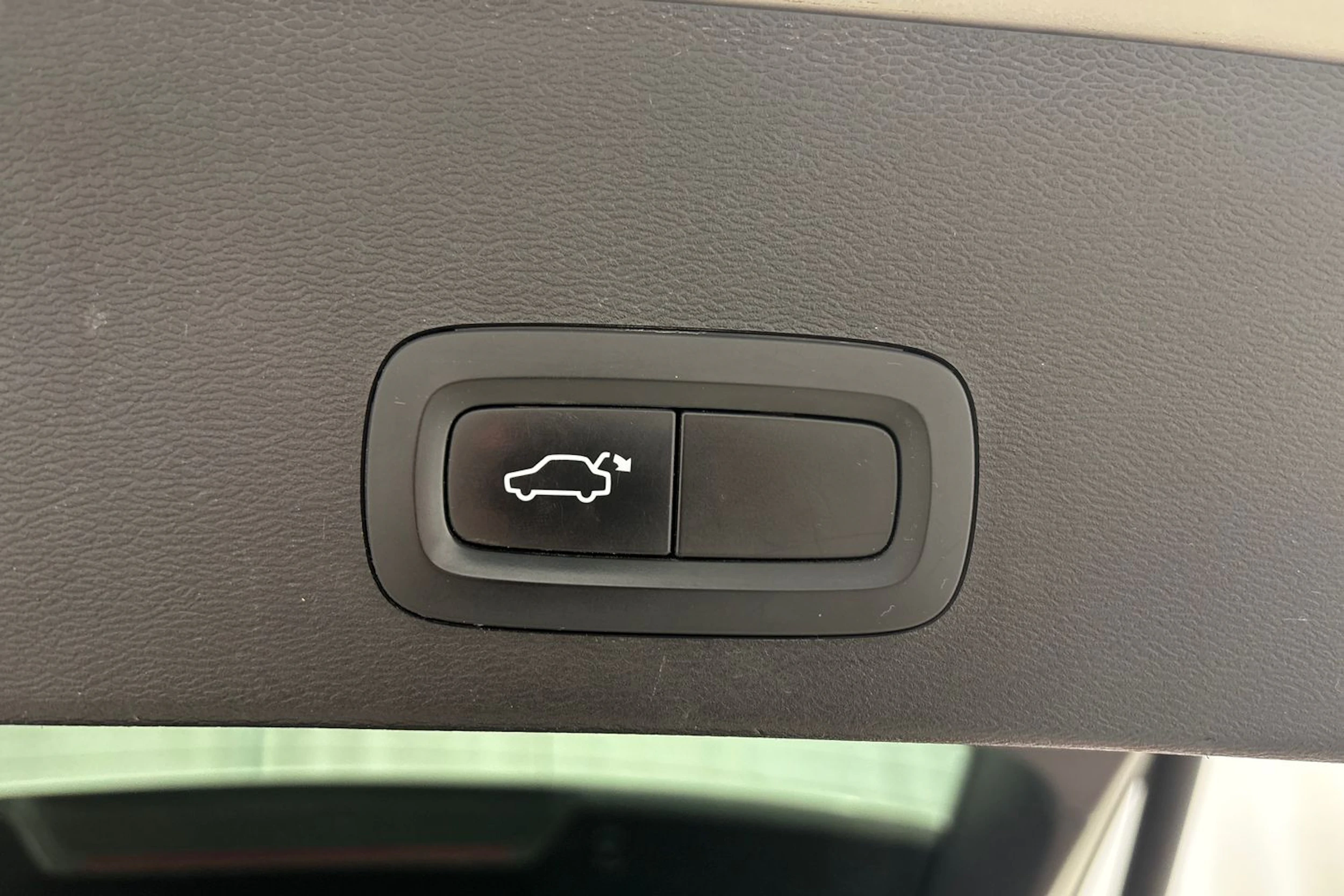 valkoinen Volvo XC40 2019 kuva 18.