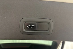 valkoinen Volvo XC40 2019 kuva 18.