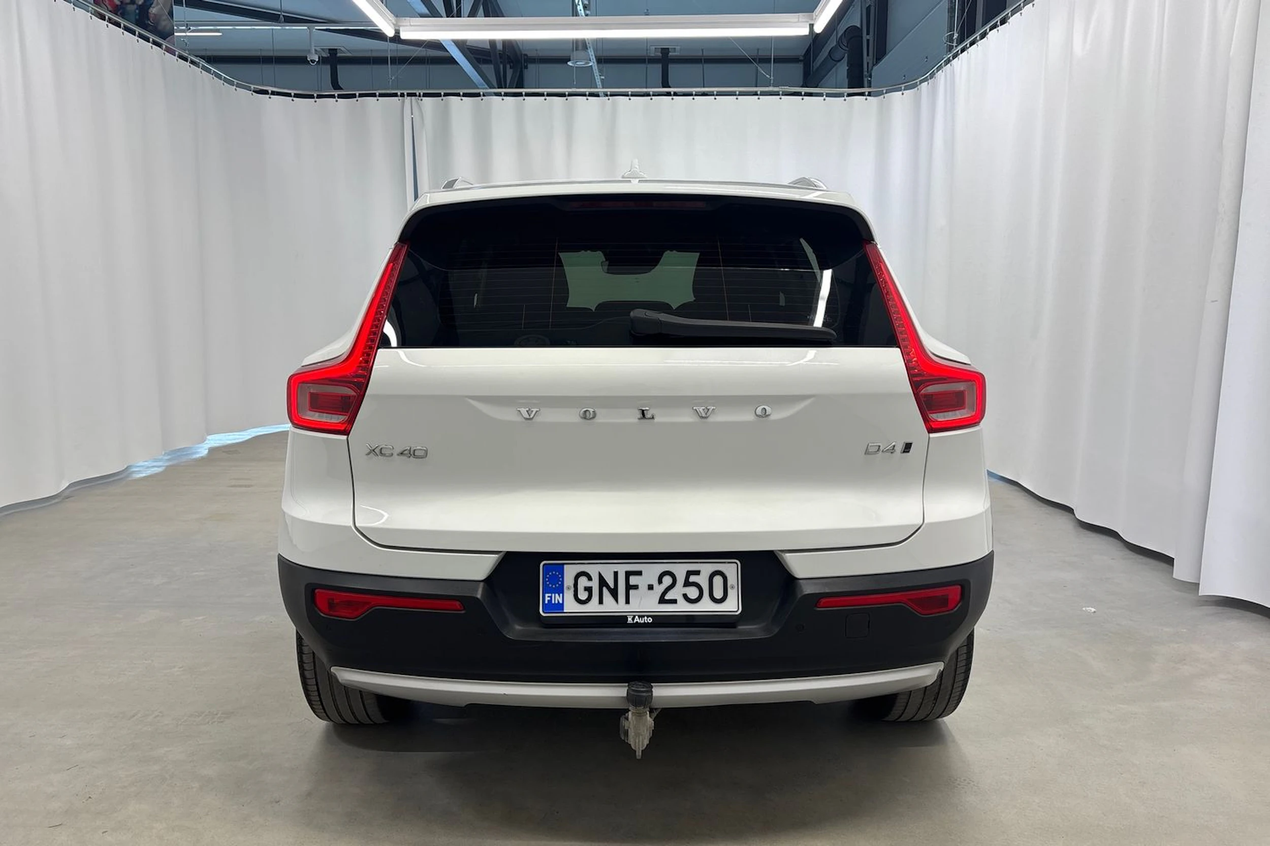 valkoinen Volvo XC40 2019 kuva 19.