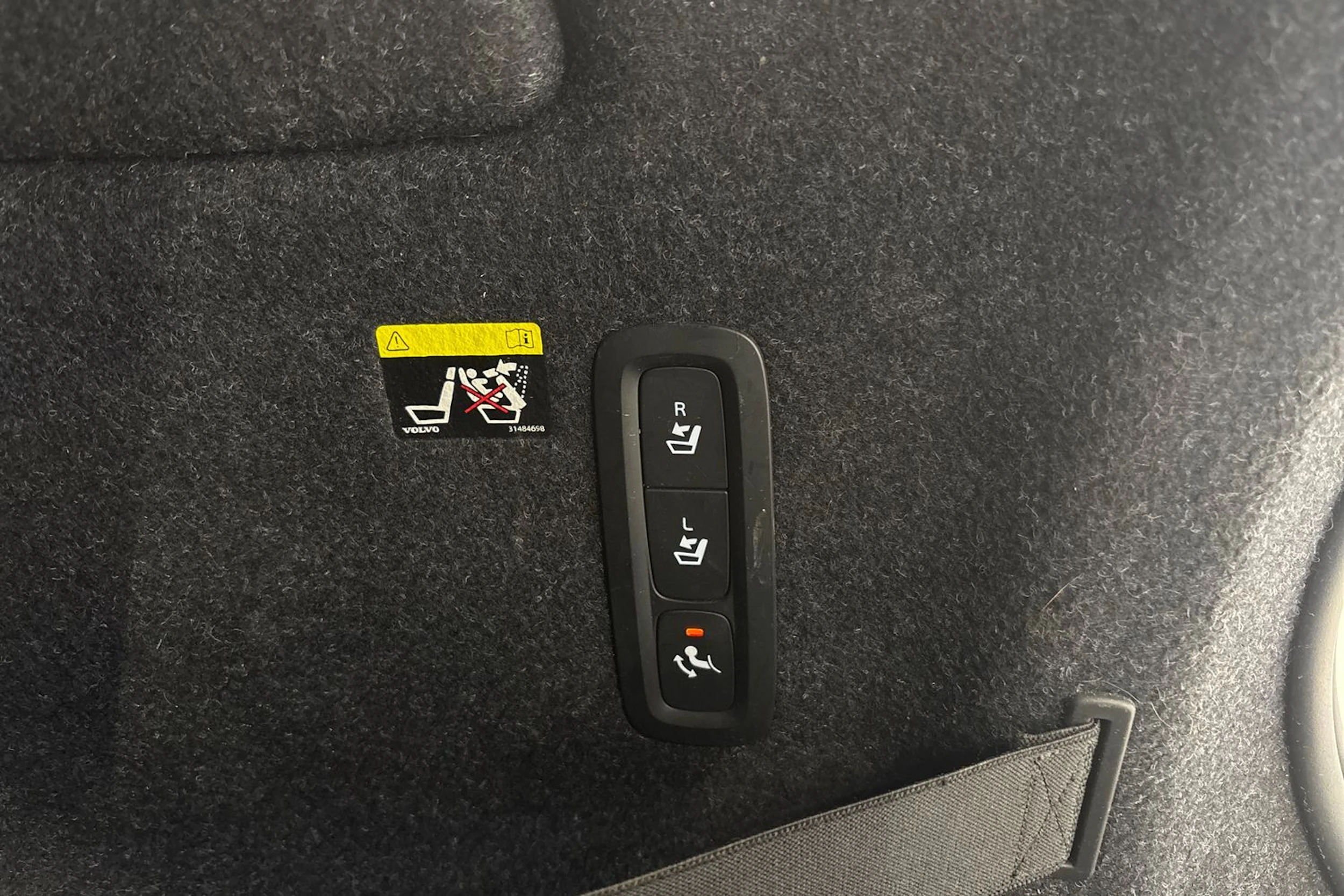 valkoinen Volvo XC40 2019 kuva 20.