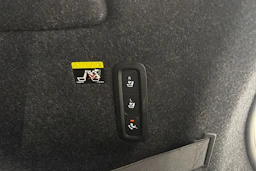valkoinen Volvo XC40 2019 kuva 20.