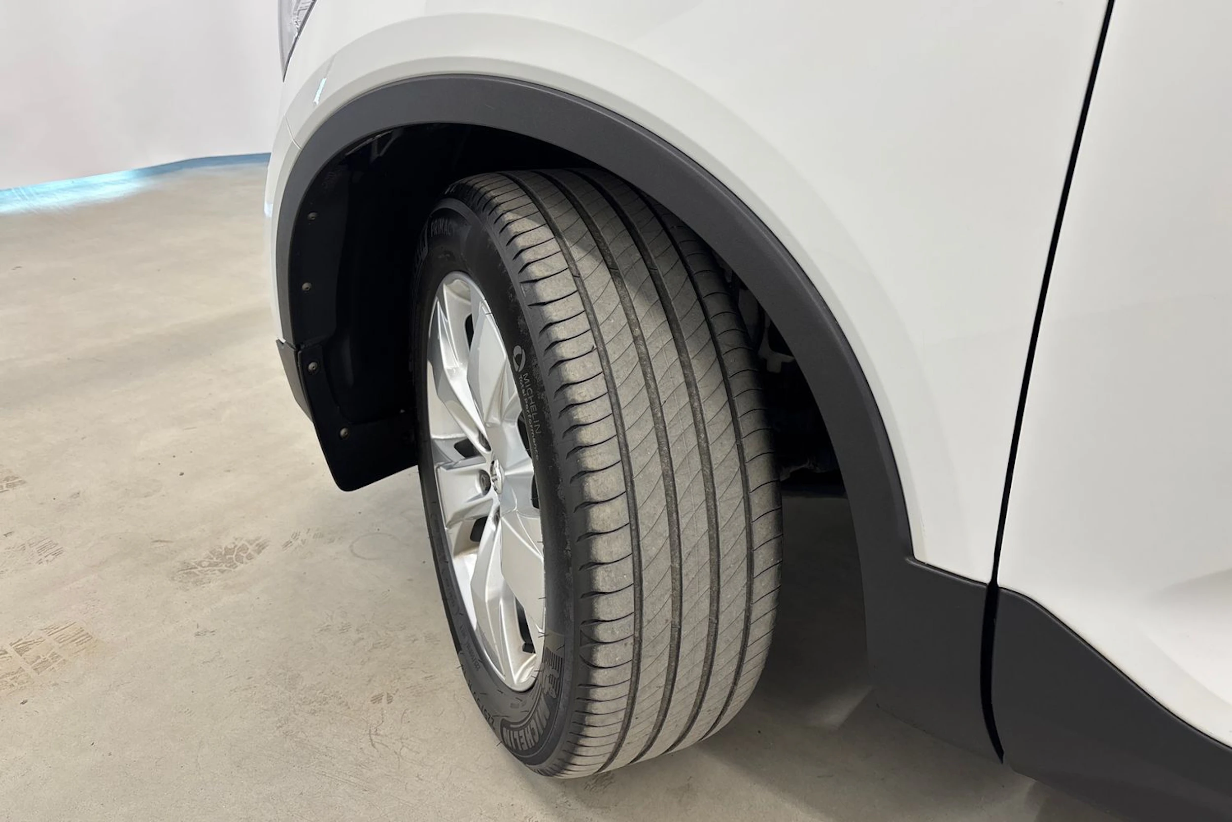 valkoinen Volvo XC40 2019 kuva 22.