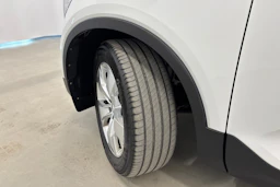 valkoinen Volvo XC40 2019 kuva 22.