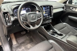 musta Volvo XC40 2020 kuva 7.