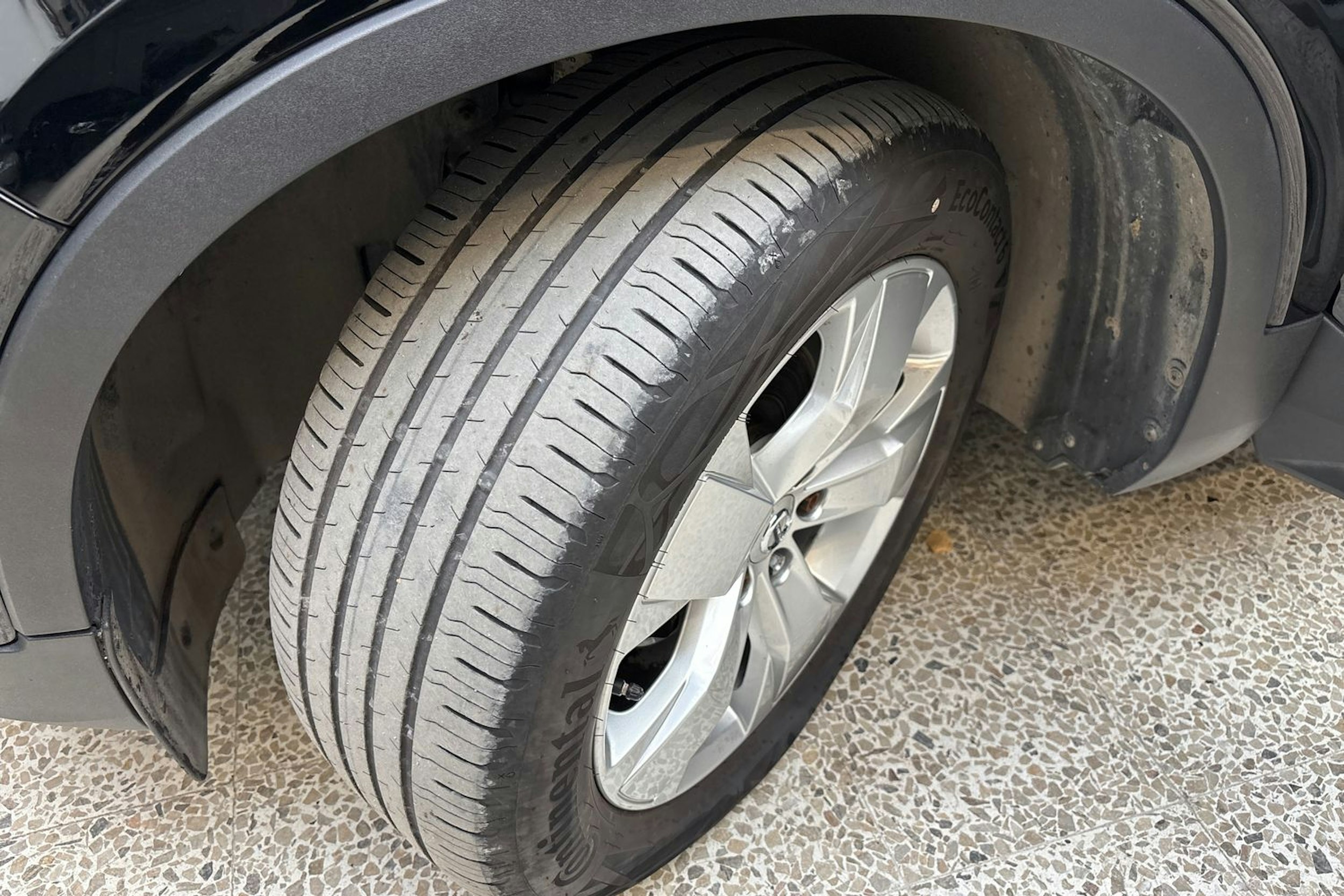 musta Volvo XC40 2020 kuva 13.
