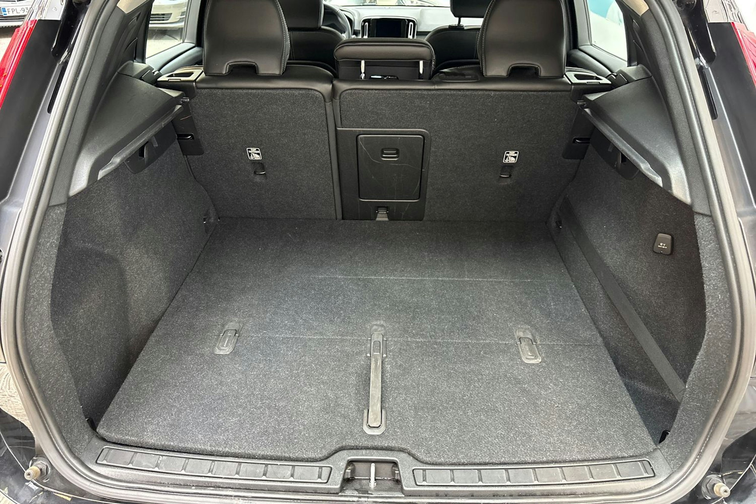 musta Volvo XC40 2020 kuva 15.