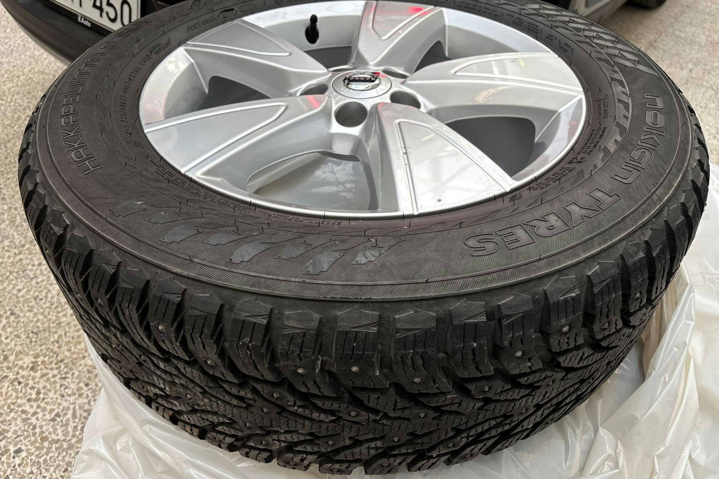 musta Volvo XC40 2020 kuva 16.