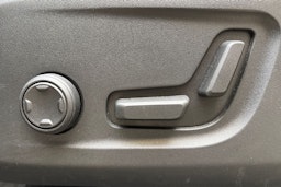 musta Volvo XC40 2020 kuva 17.