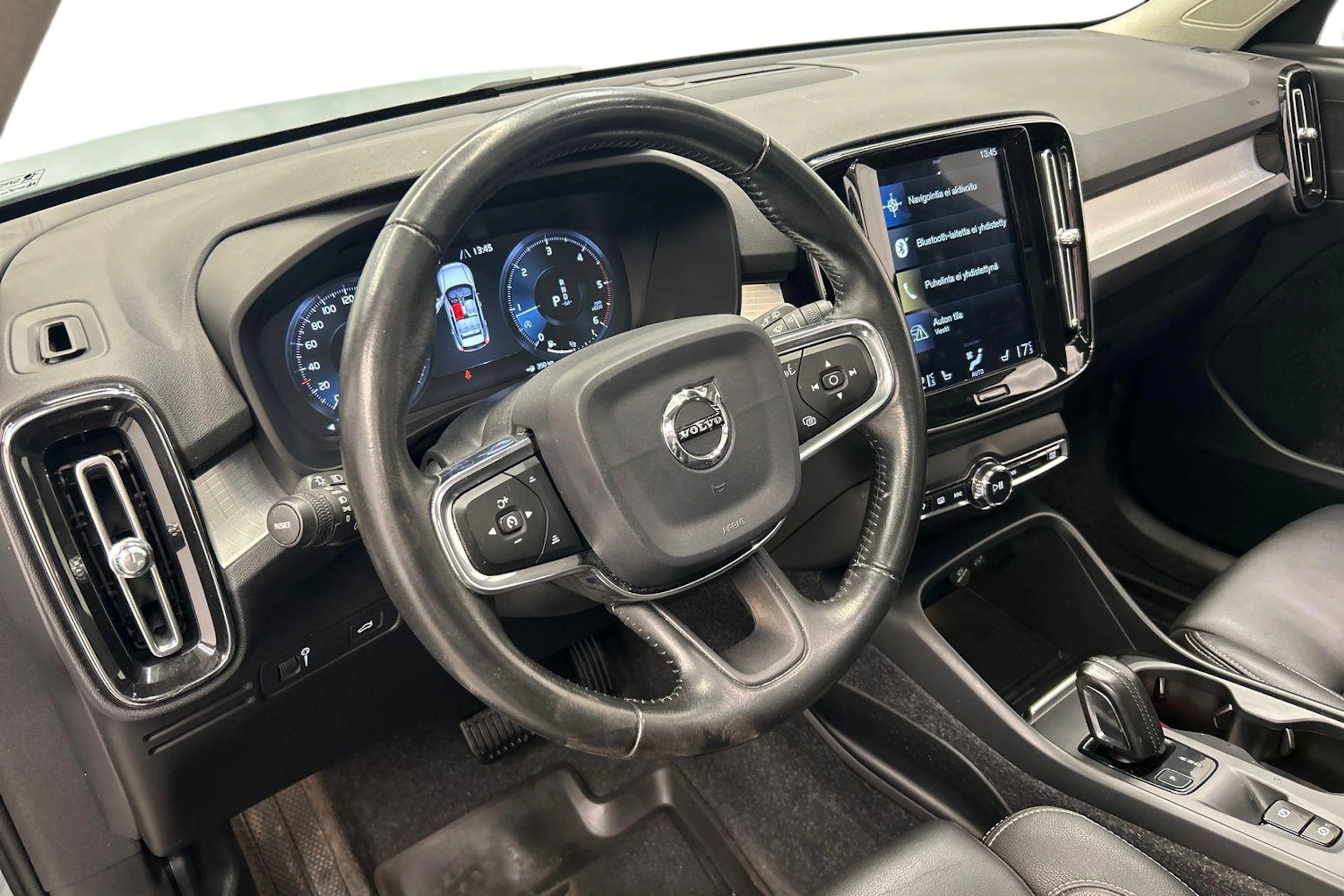 sininen Volvo XC40 2019 kuva 8.
