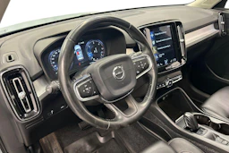 sininen Volvo XC40 2019 kuva 8.