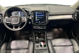 sininen Volvo XC40 2019 kuva 9.