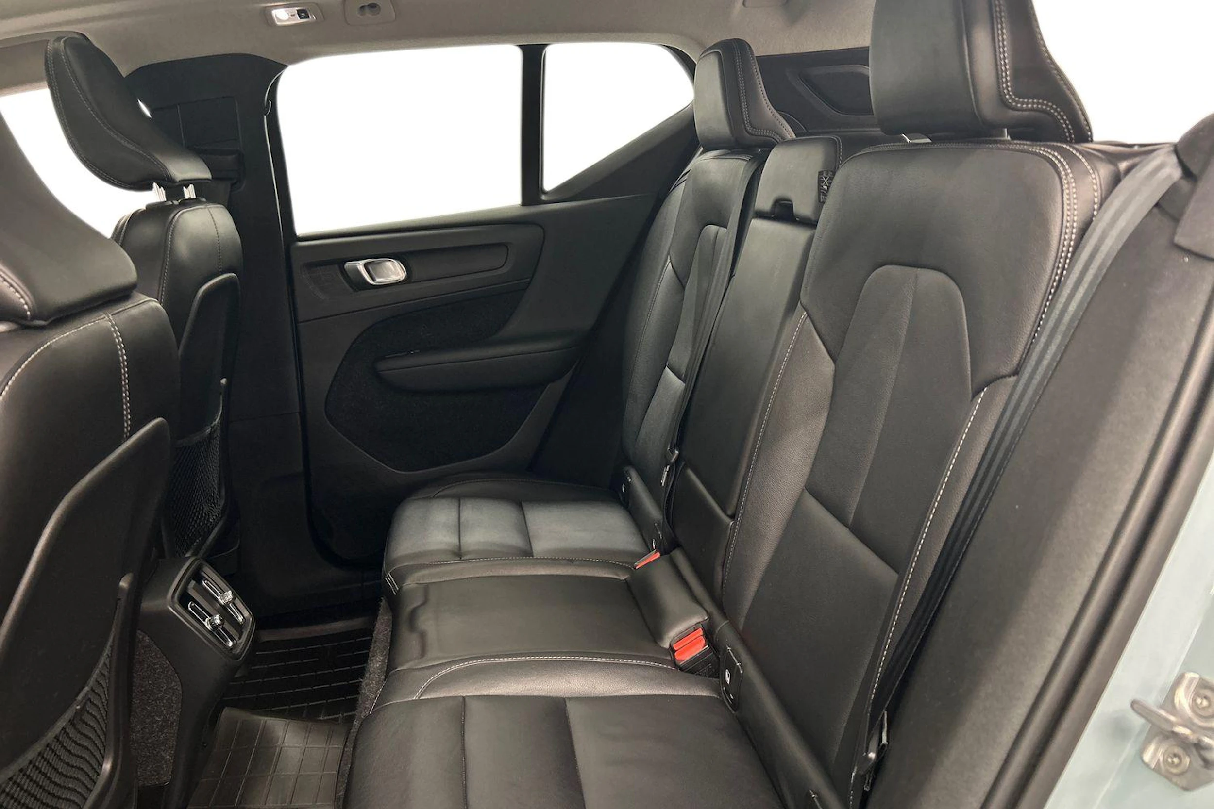 sininen Volvo XC40 2019 kuva 11.
