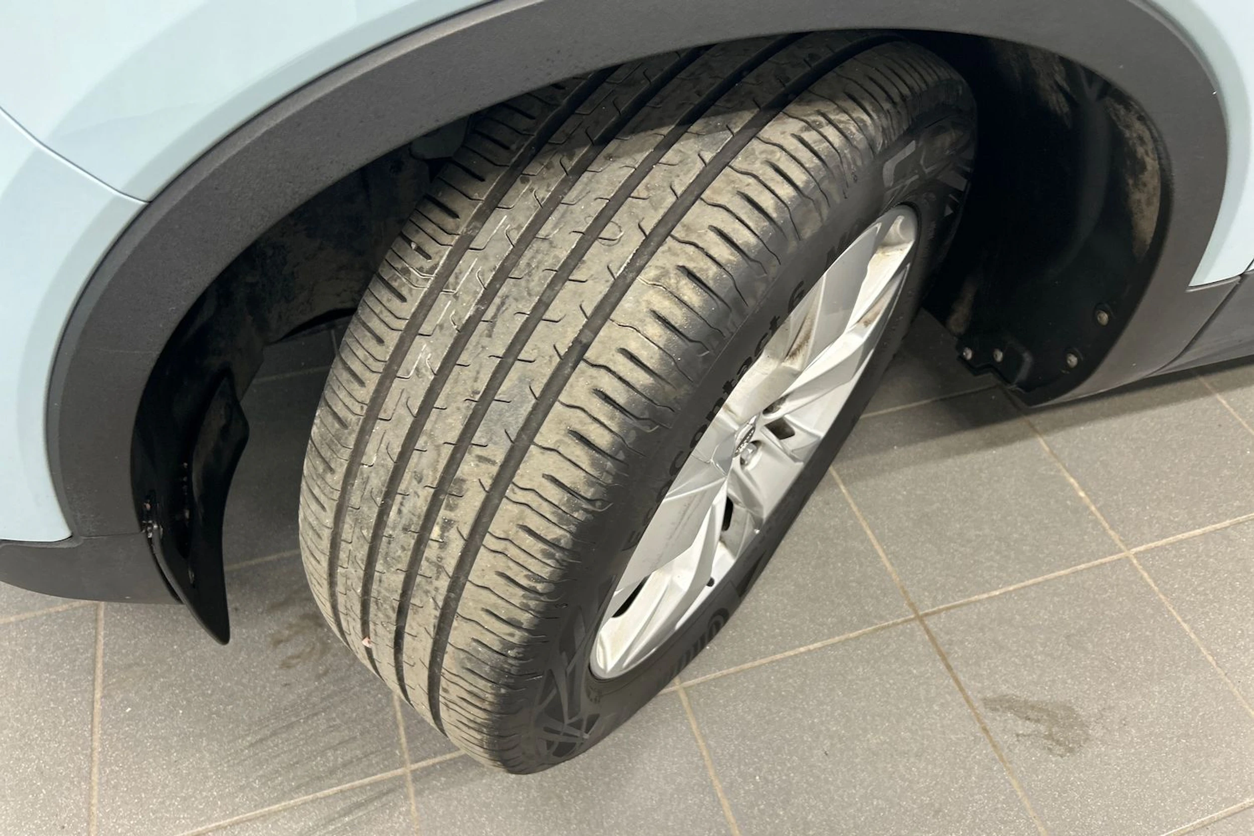 sininen Volvo XC40 2019 kuva 13.