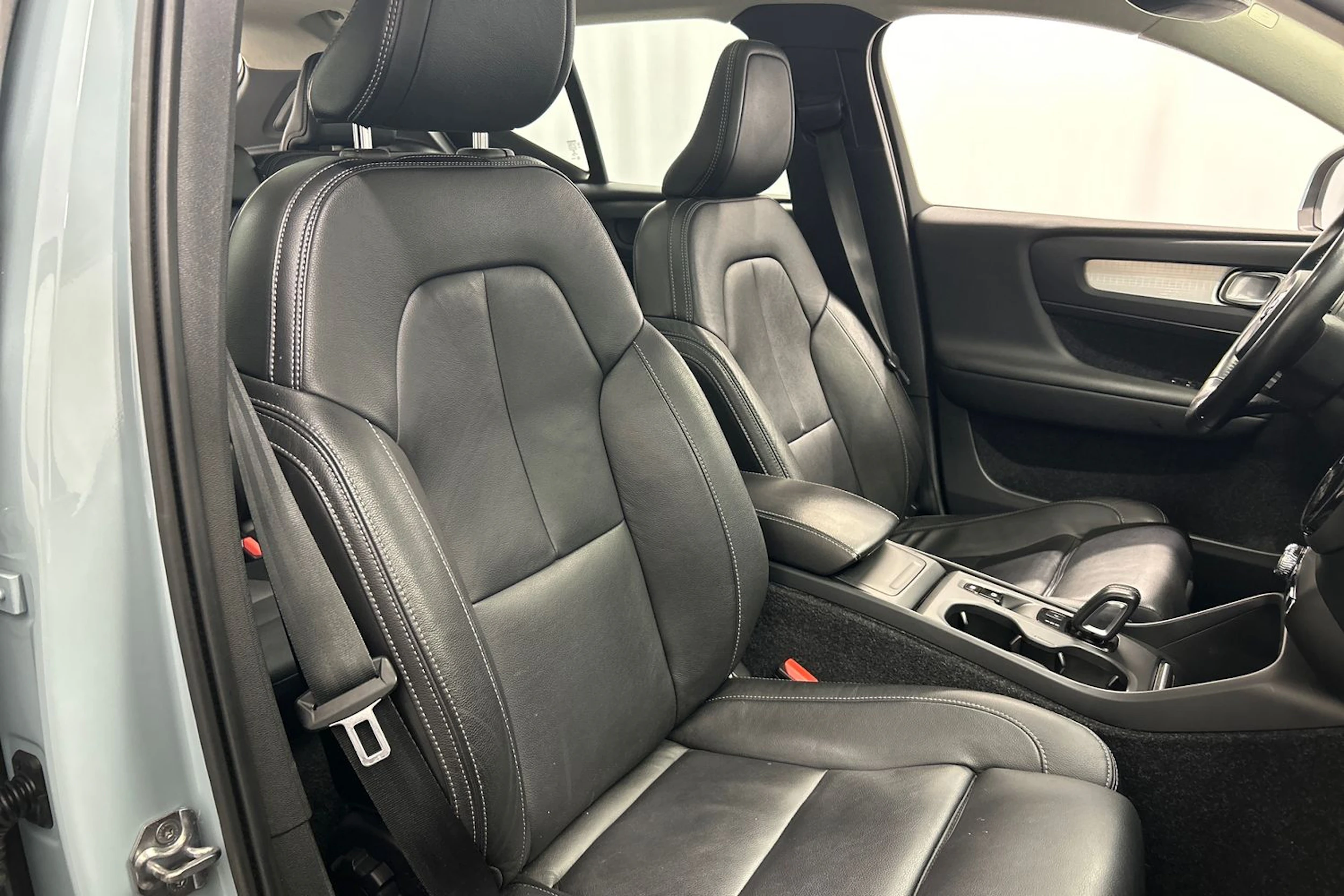 sininen Volvo XC40 2019 kuva 15.