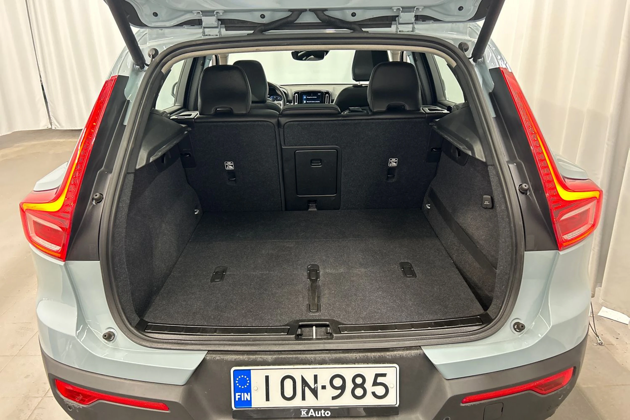 sininen Volvo XC40 2019 kuva 17.