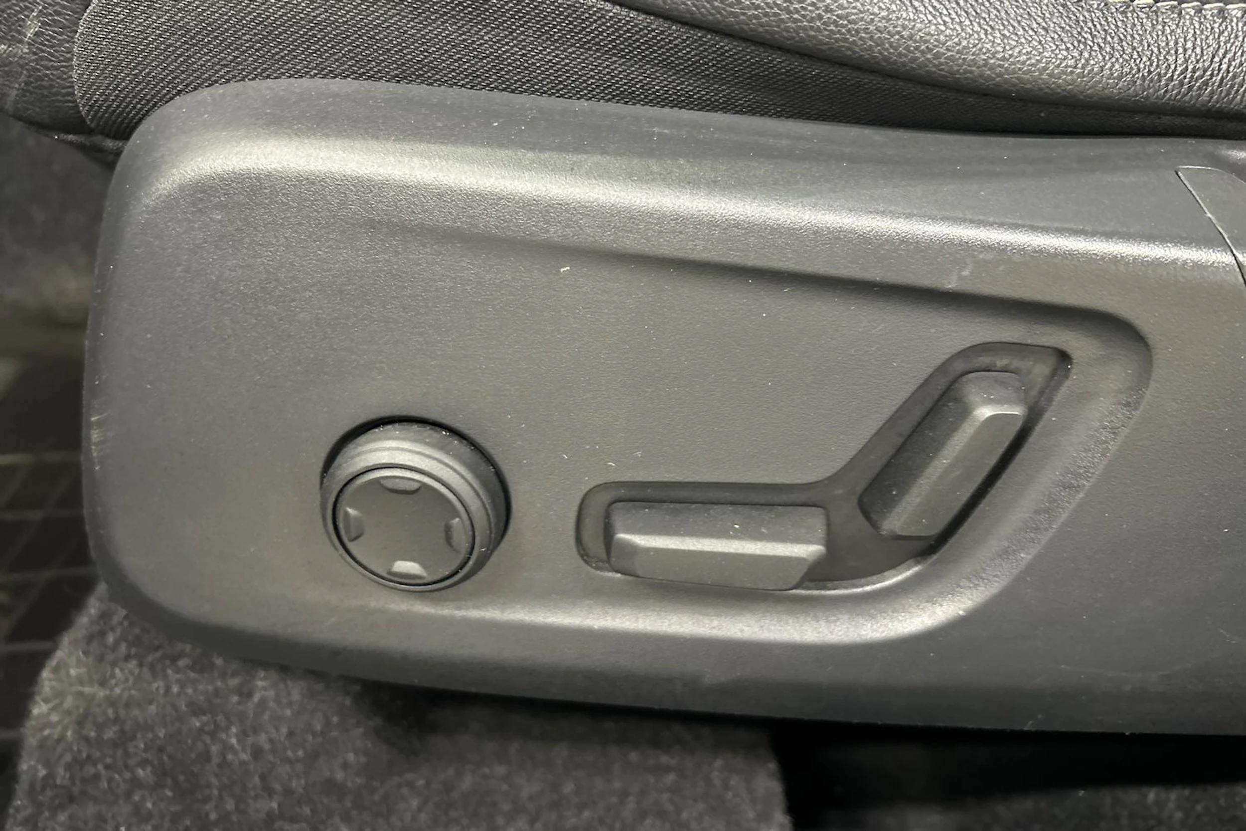 sininen Volvo XC40 2019 kuva 22.