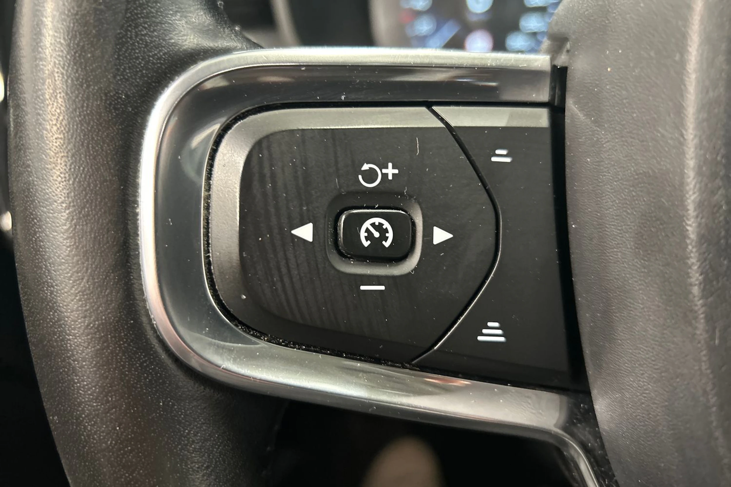 sininen Volvo XC40 2019 kuva 25.