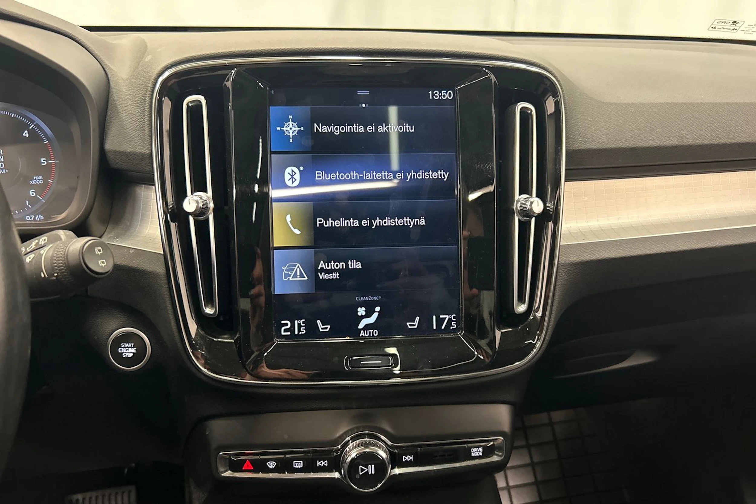 sininen Volvo XC40 2019 kuva 27.