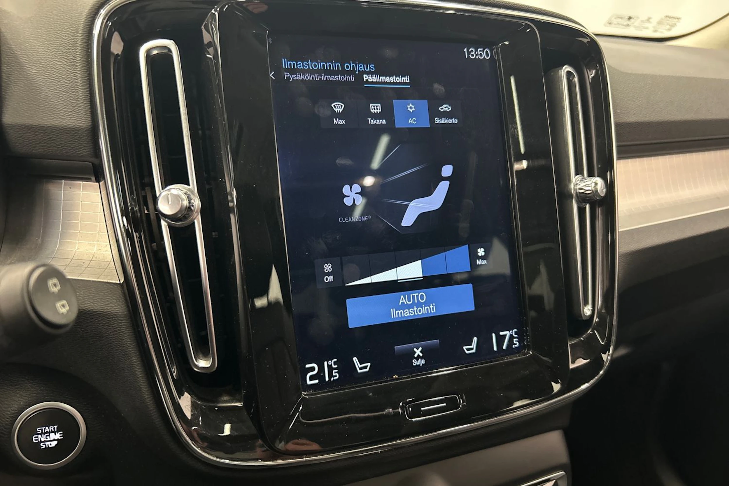 sininen Volvo XC40 2019 kuva 29.