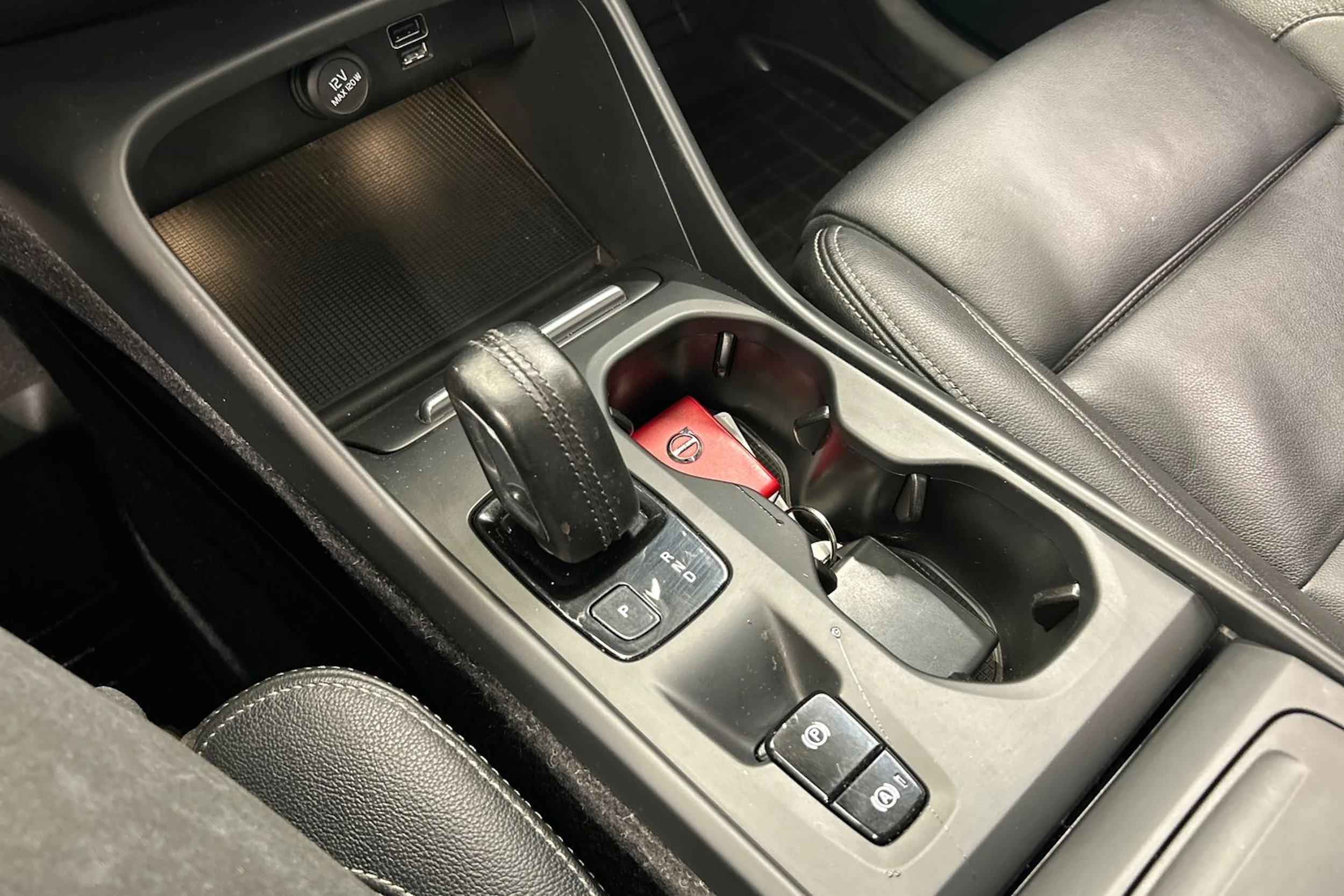sininen Volvo XC40 2019 kuva 30.