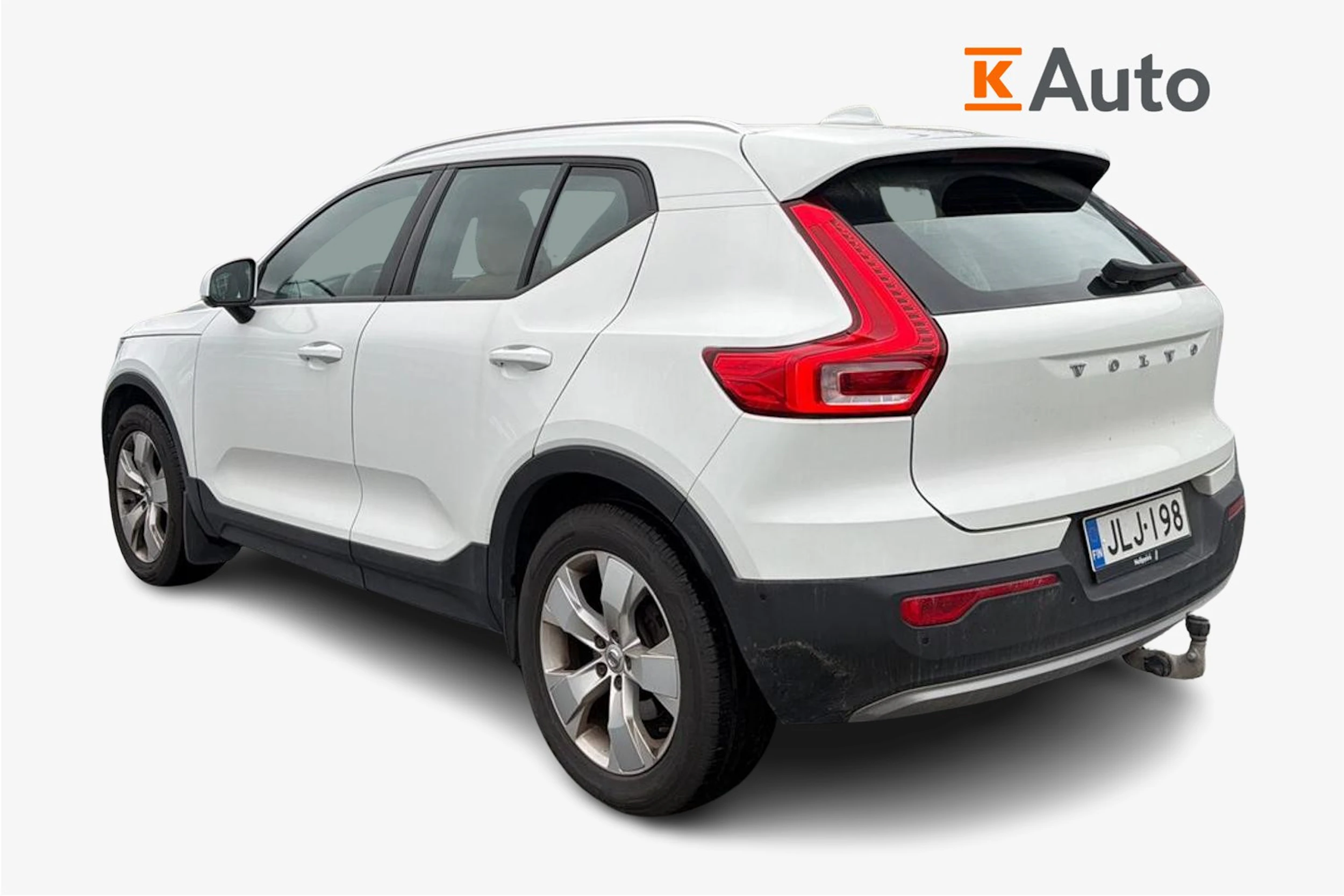 valkoinen Volvo XC40 2020 kuva 2.