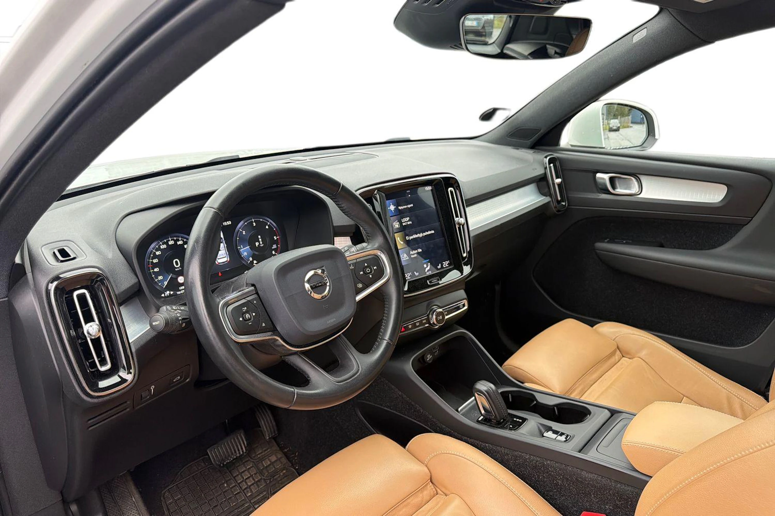 valkoinen Volvo XC40 2020 kuva 3.