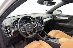 valkoinen Volvo XC40 2020 kuva 3.