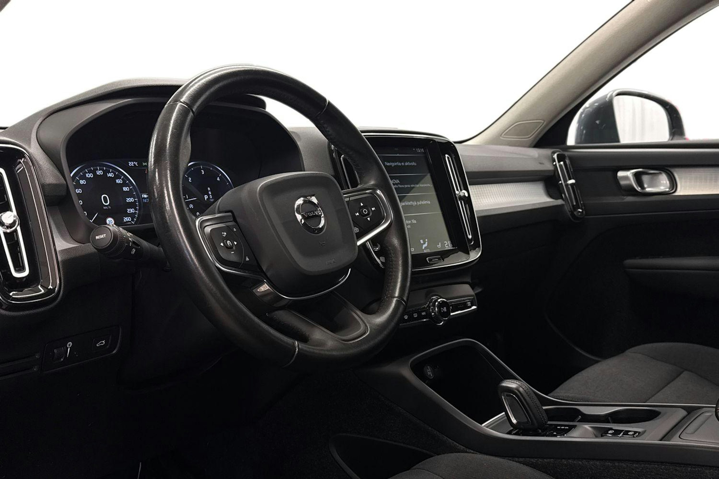 Harmaa Volvo XC40 2019 kuva 7.
