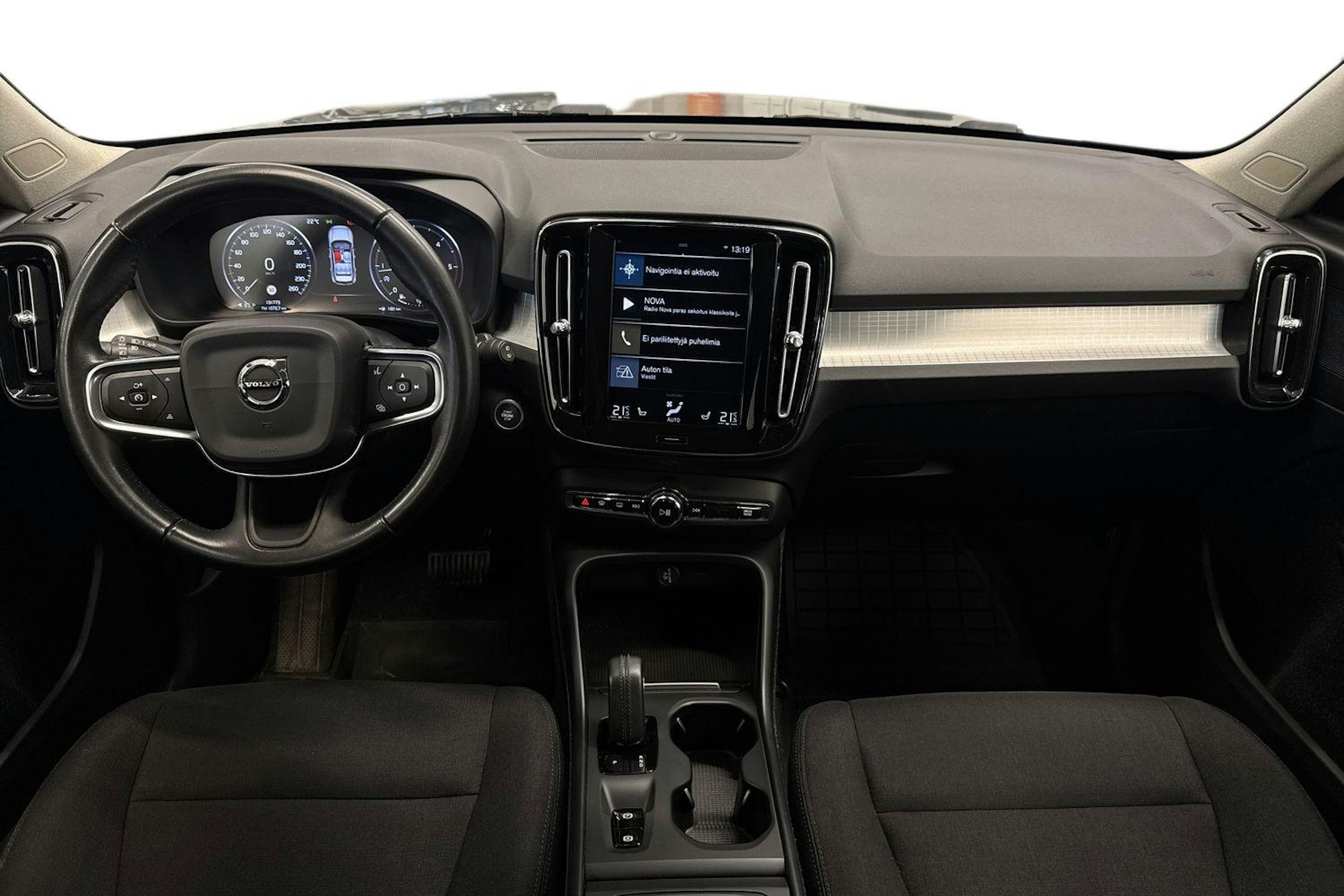 Harmaa Volvo XC40 2019 kuva 9.