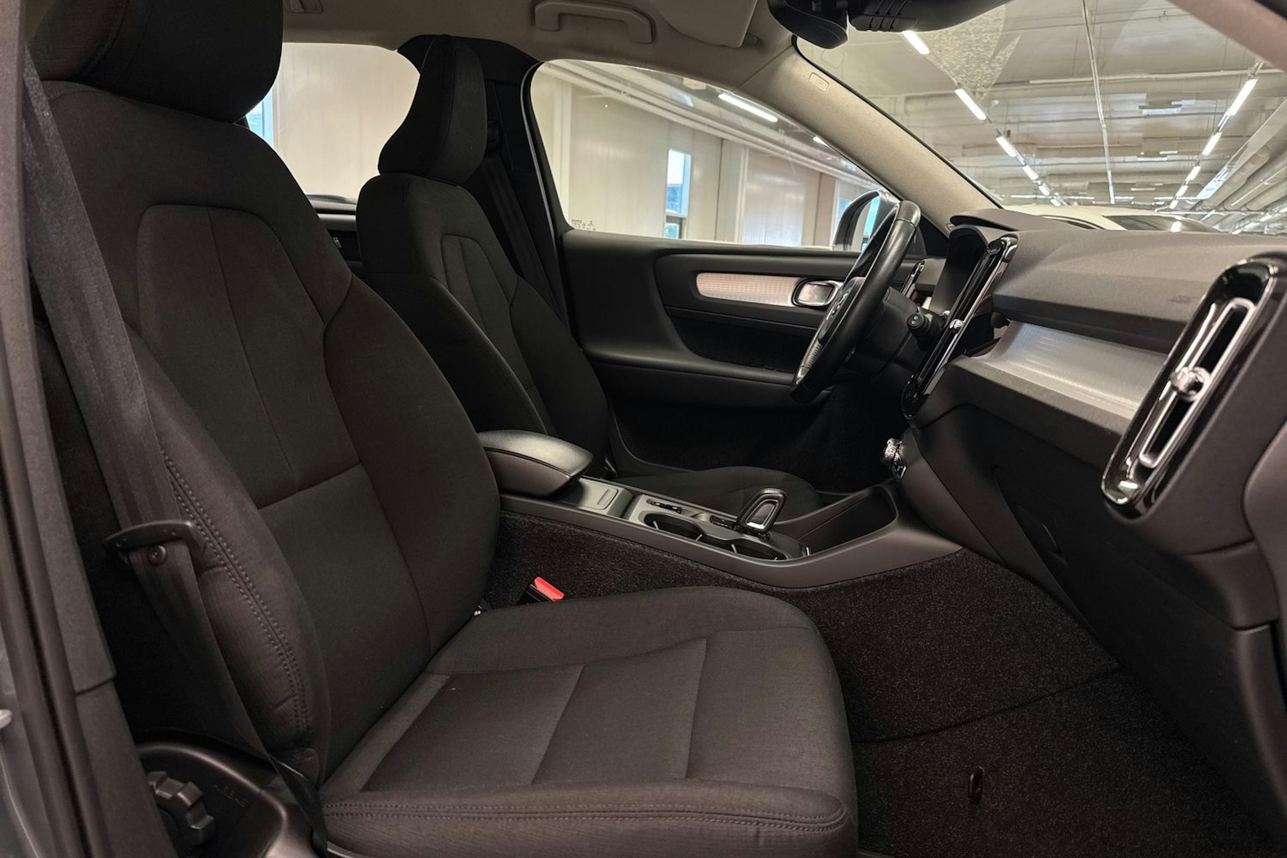 Harmaa Volvo XC40 2019 kuva 13.