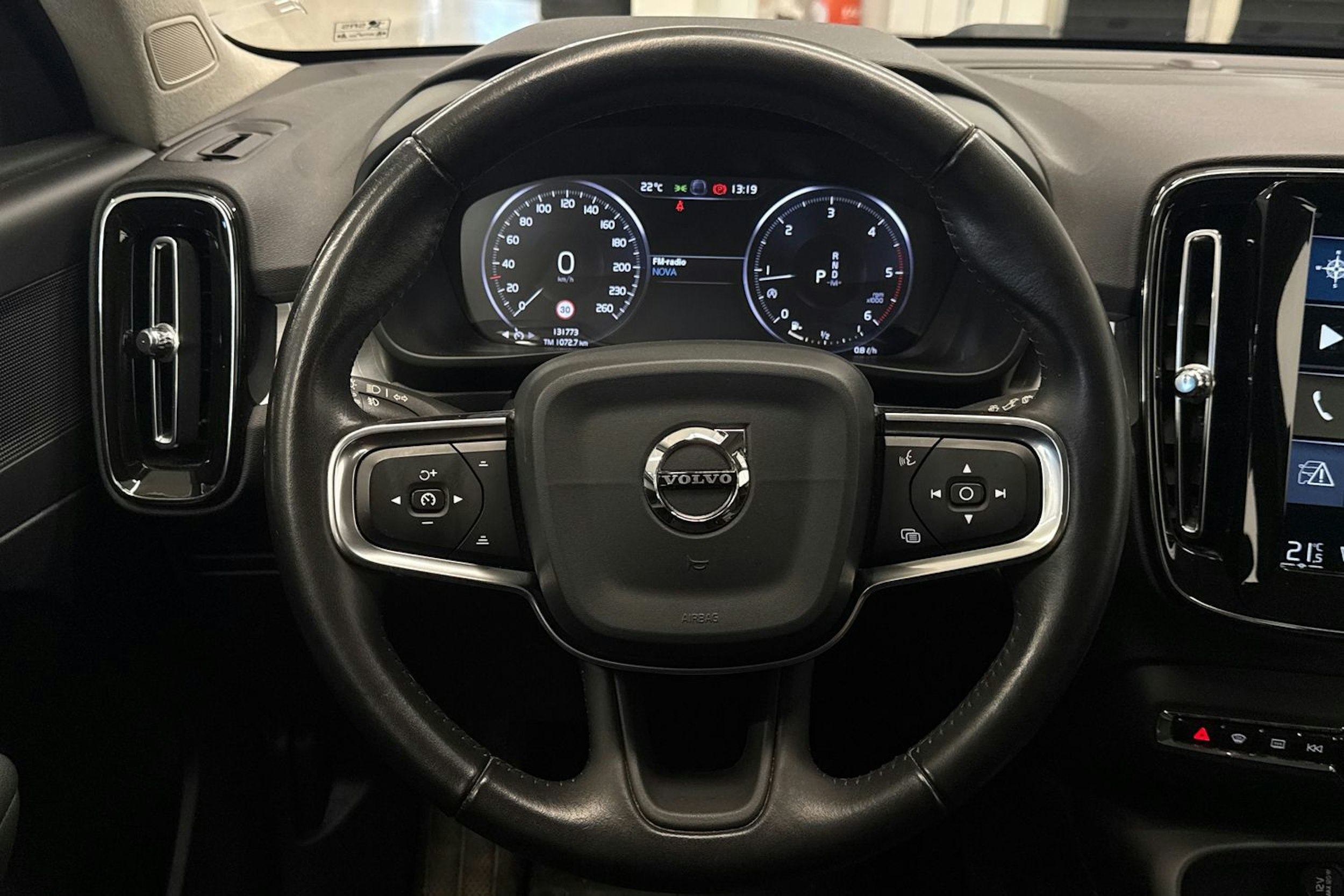 Harmaa Volvo XC40 2019 kuva 14.