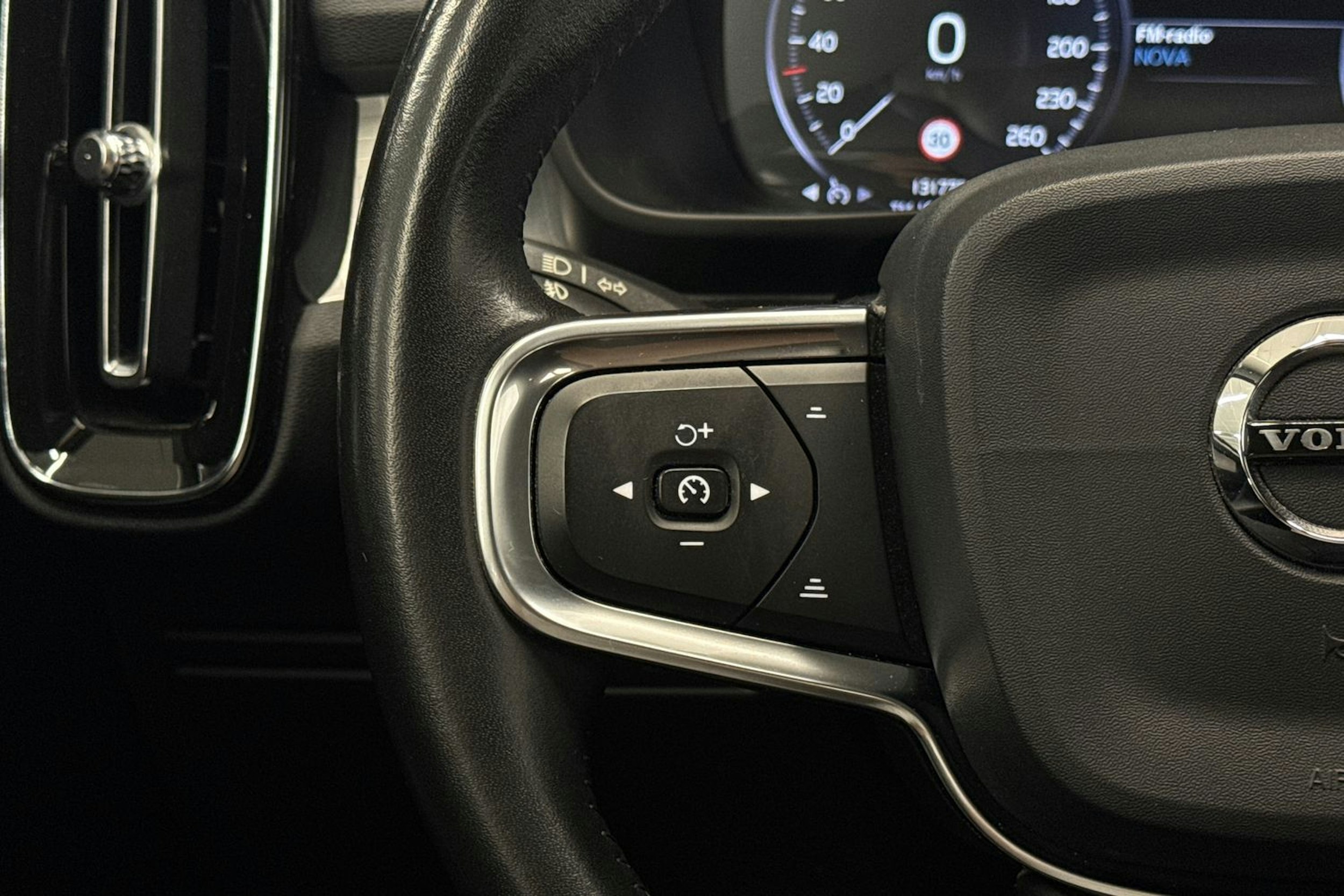 Harmaa Volvo XC40 2019 kuva 15.