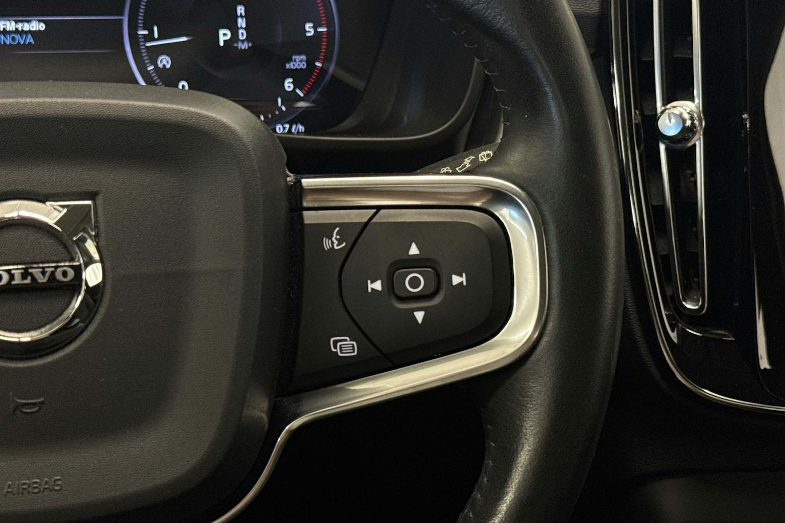 Harmaa Volvo XC40 2019 kuva 16.