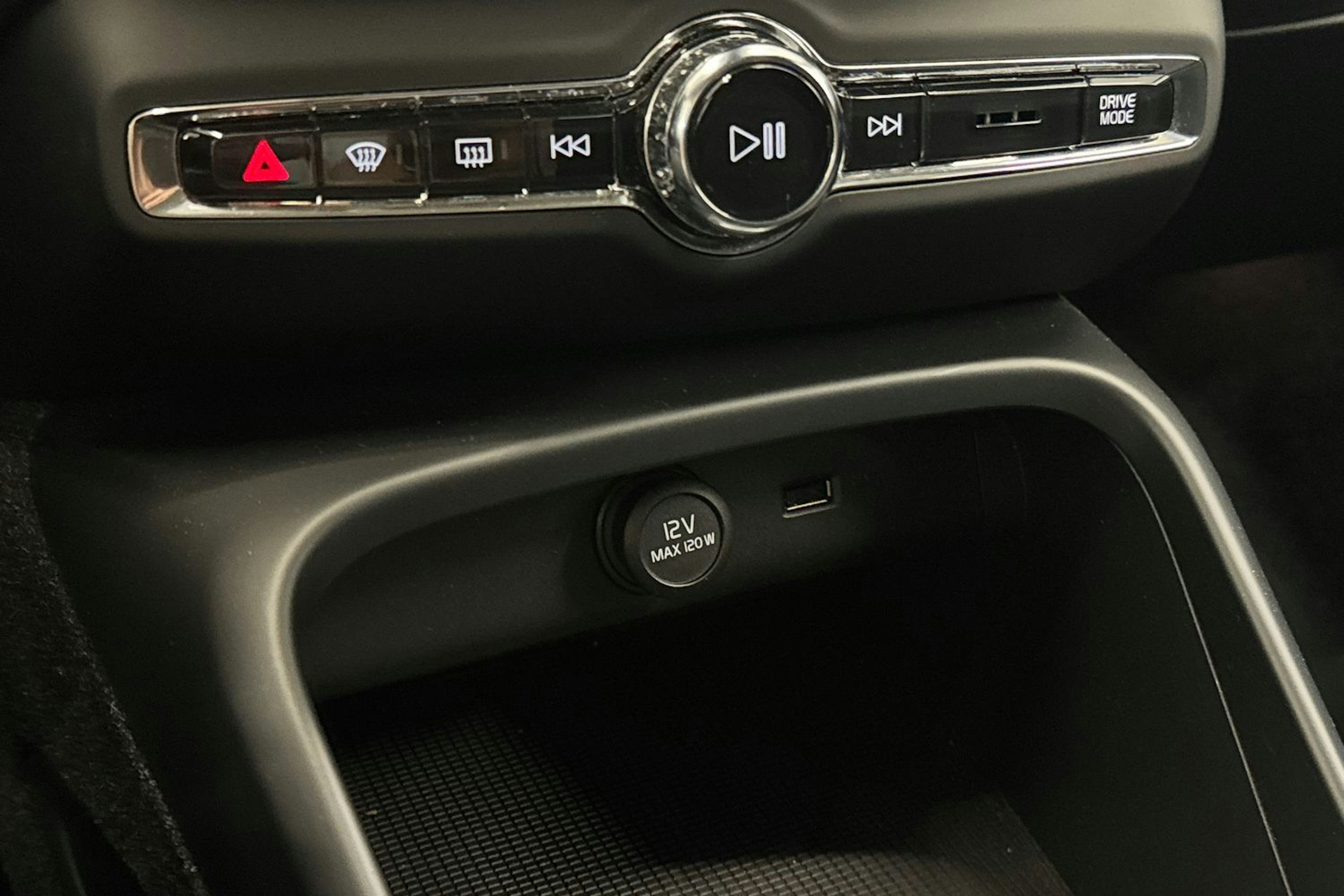 Harmaa Volvo XC40 2019 kuva 21.