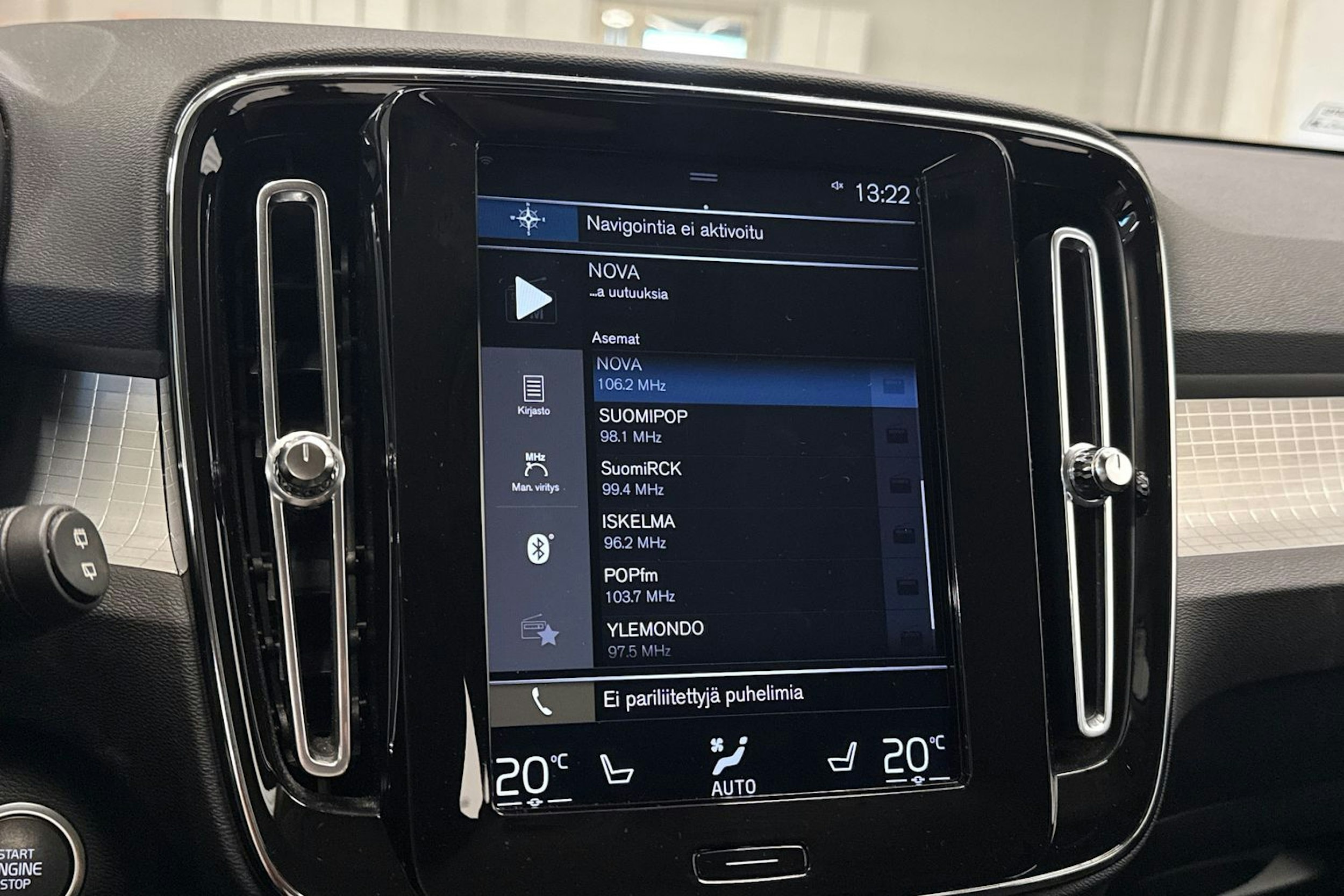 Harmaa Volvo XC40 2019 kuva 23.
