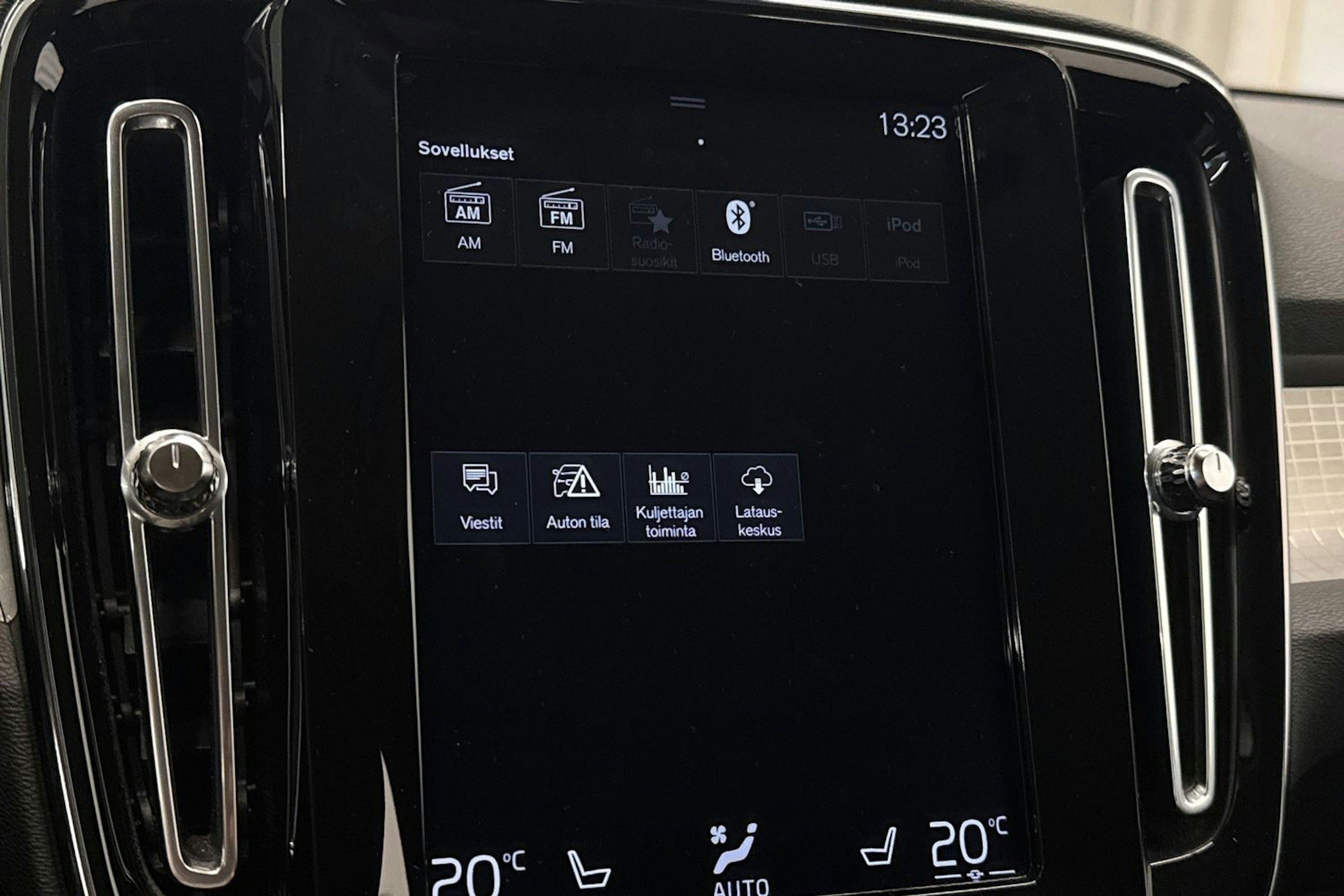Harmaa Volvo XC40 2019 kuva 25.