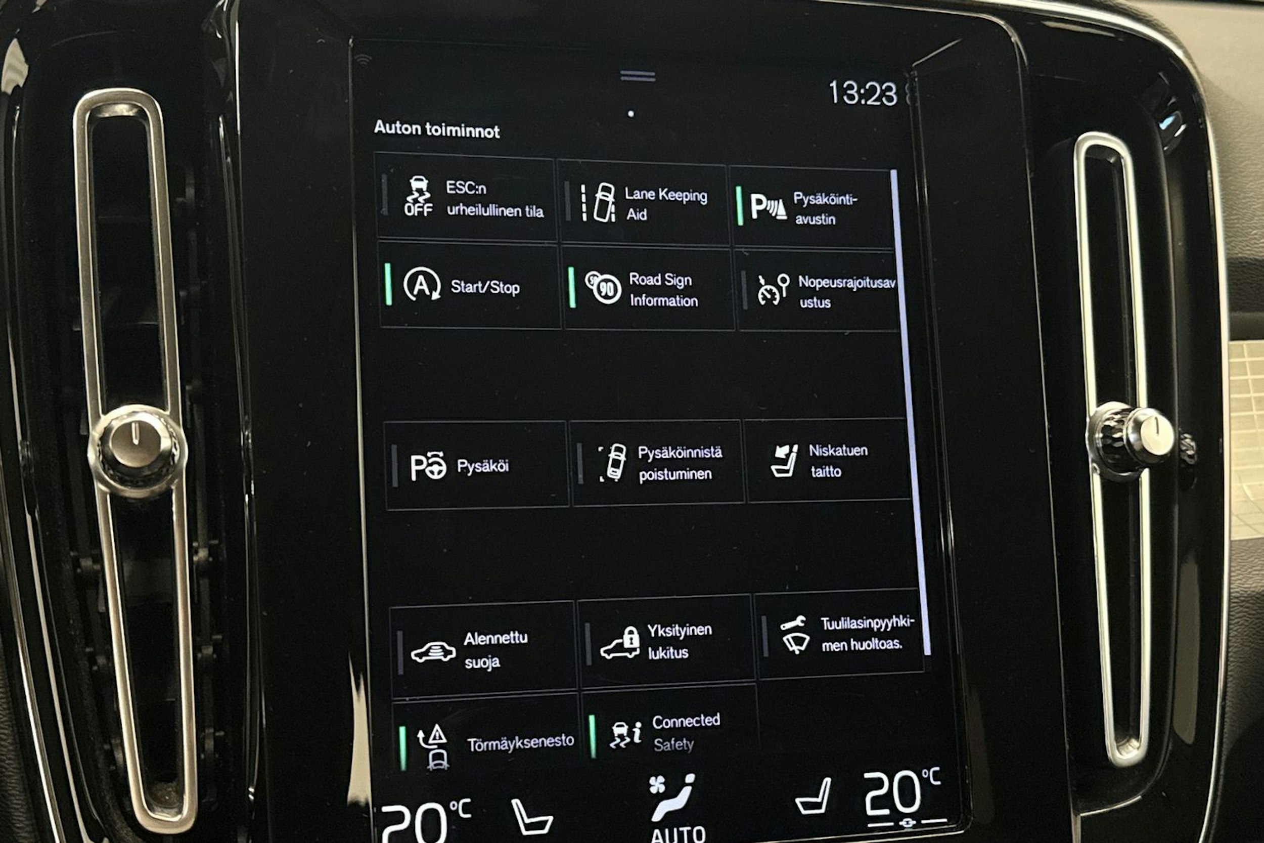 Harmaa Volvo XC40 2019 kuva 26.