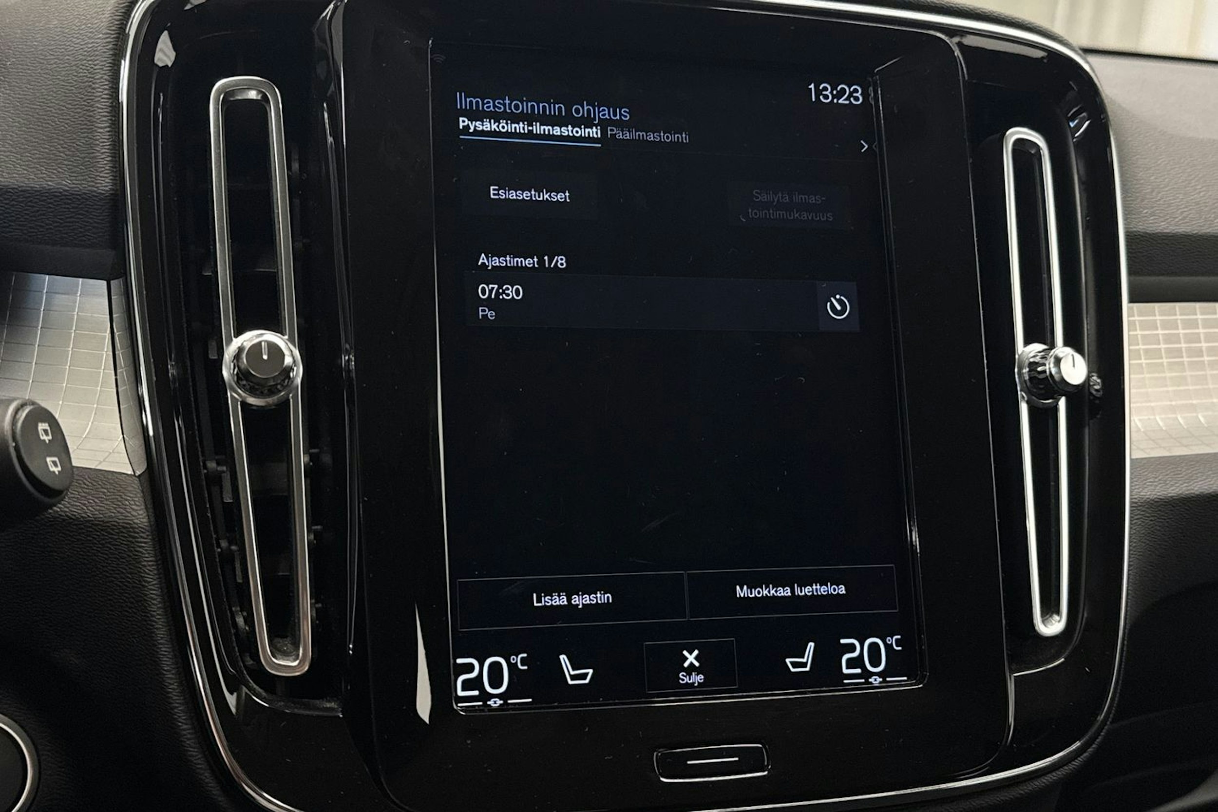 Harmaa Volvo XC40 2019 kuva 28.