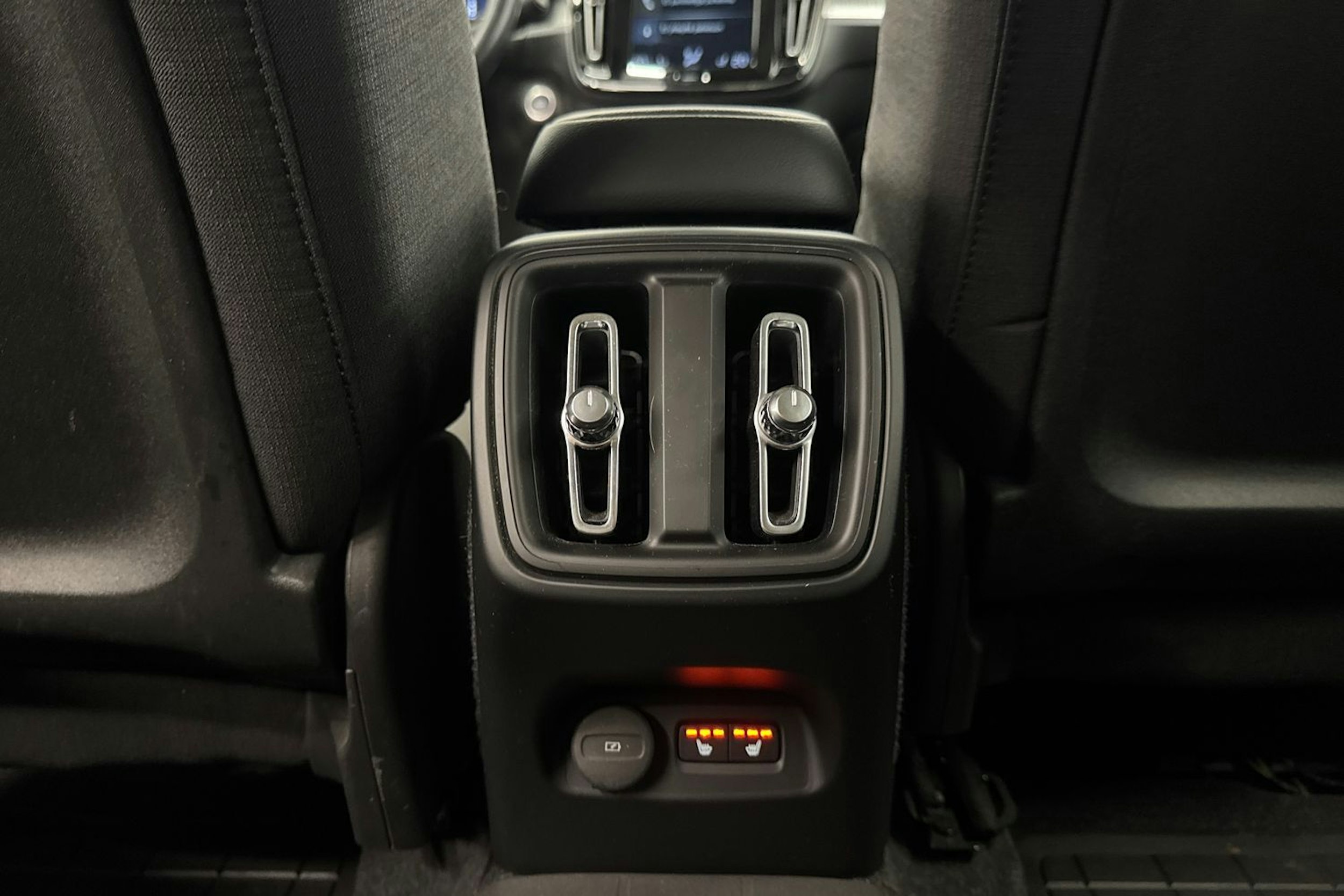 Harmaa Volvo XC40 2019 kuva 31.