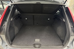 Harmaa Volvo XC40 2019 kuva 32.