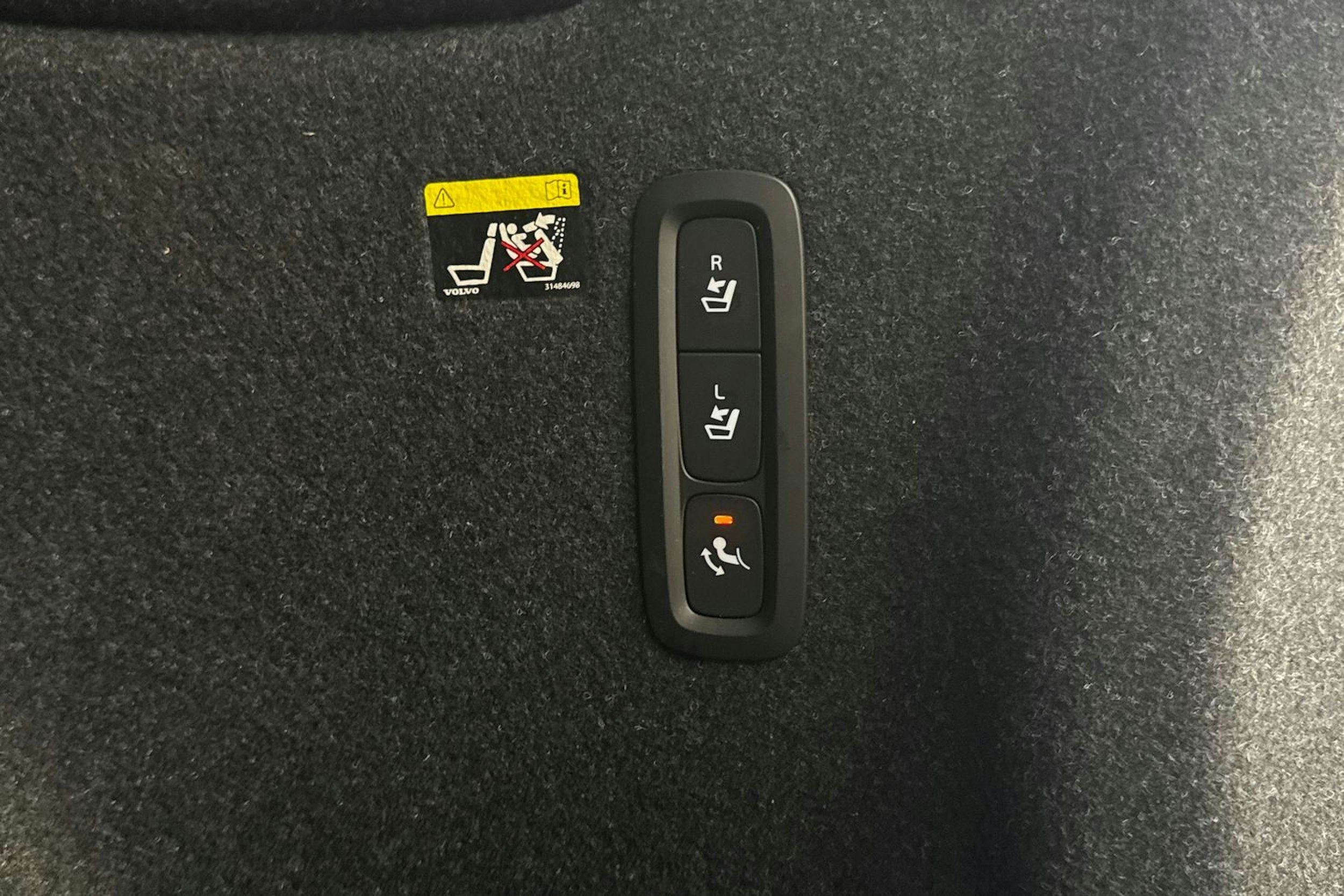 Harmaa Volvo XC40 2019 kuva 33.
