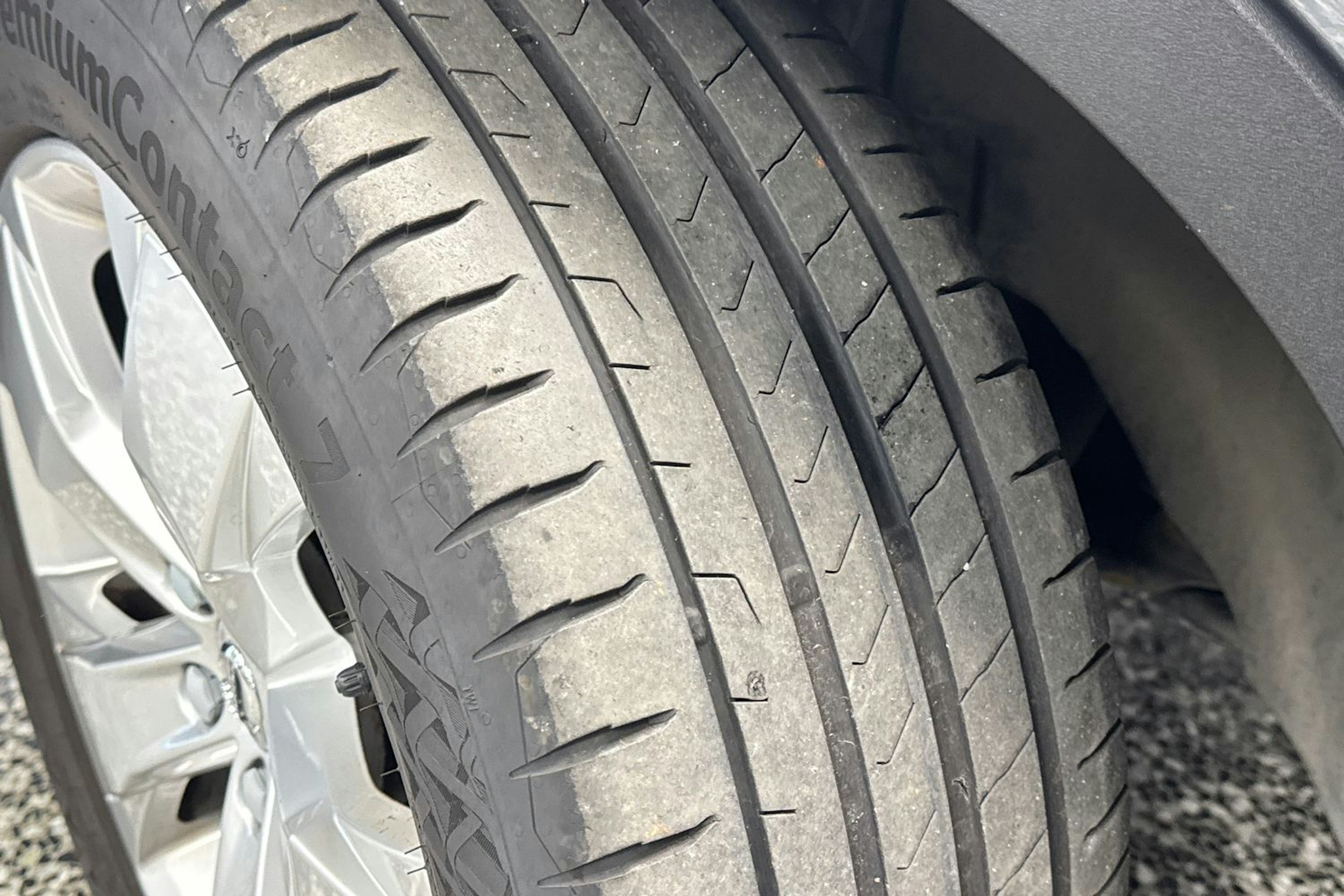 Harmaa Volvo XC40 2019 kuva 36.