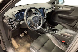 musta Volvo XC40 2019 kuva 3.