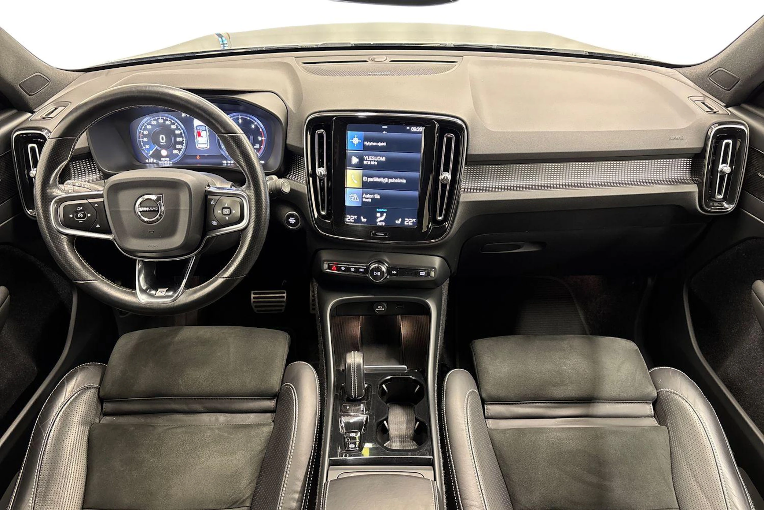 musta Volvo XC40 2019 kuva 7.