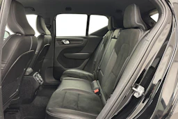 musta Volvo XC40 2019 kuva 8.